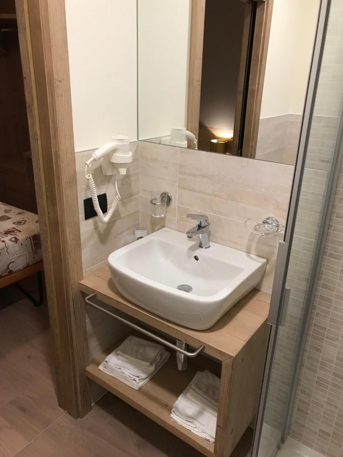 Double Room - Photo 6