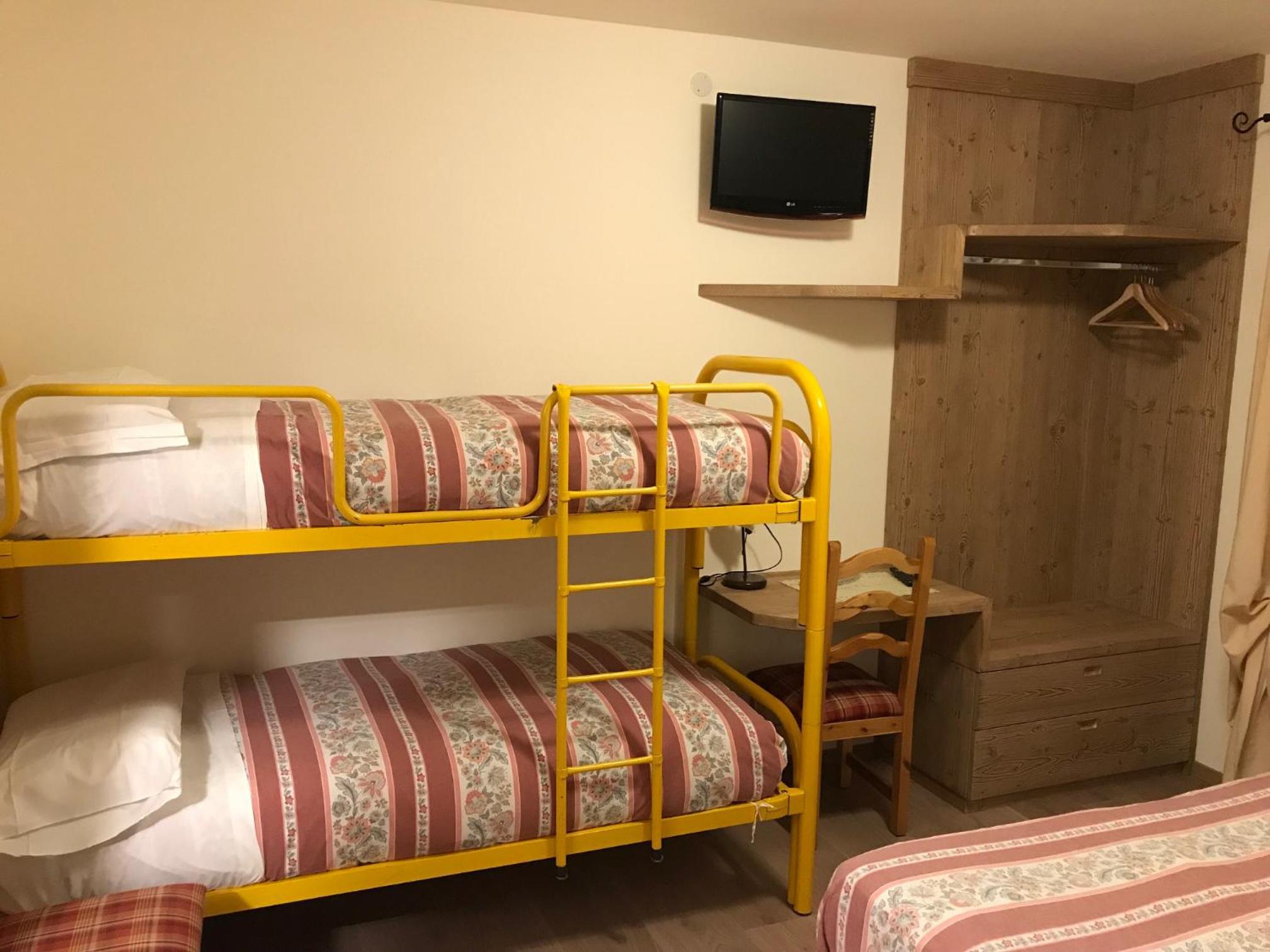 Quadruple Room - Photo 3