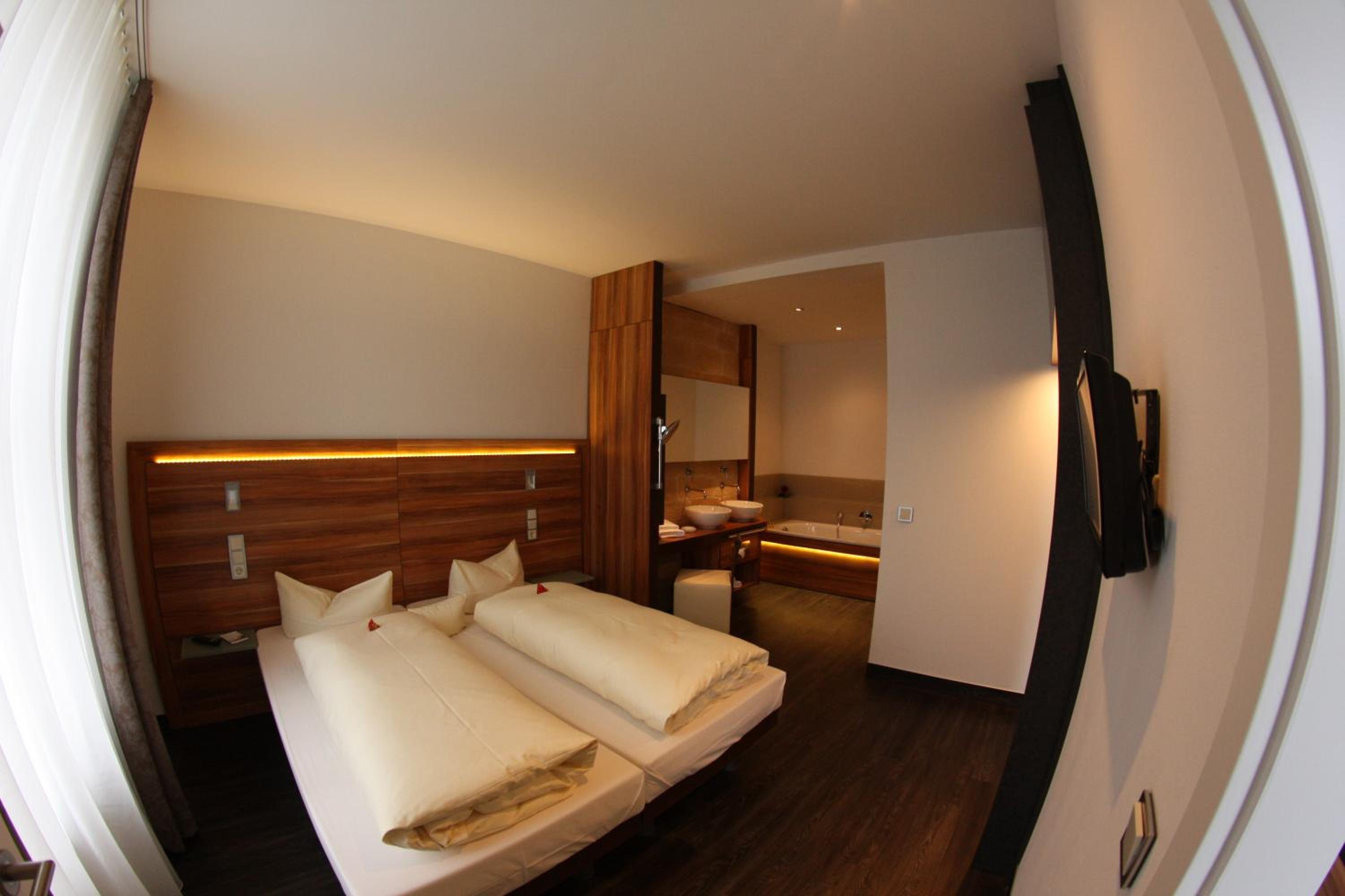 Double Room for Single Use