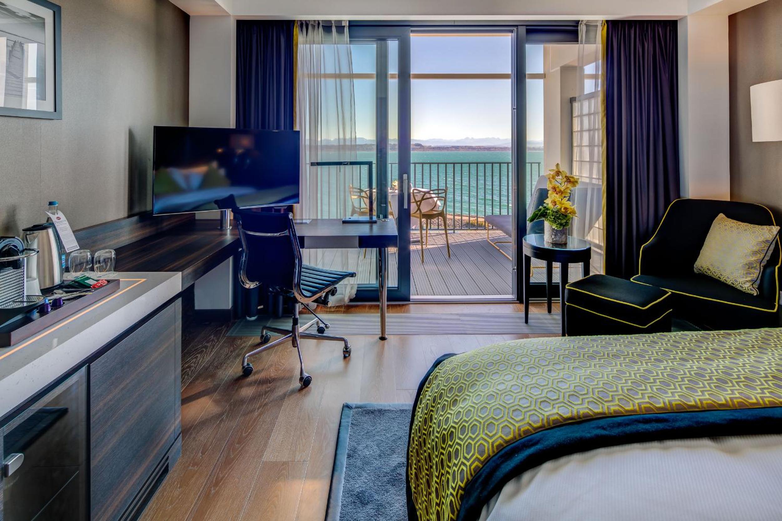 Executive Room with Terrace and Lake view - Photo 5