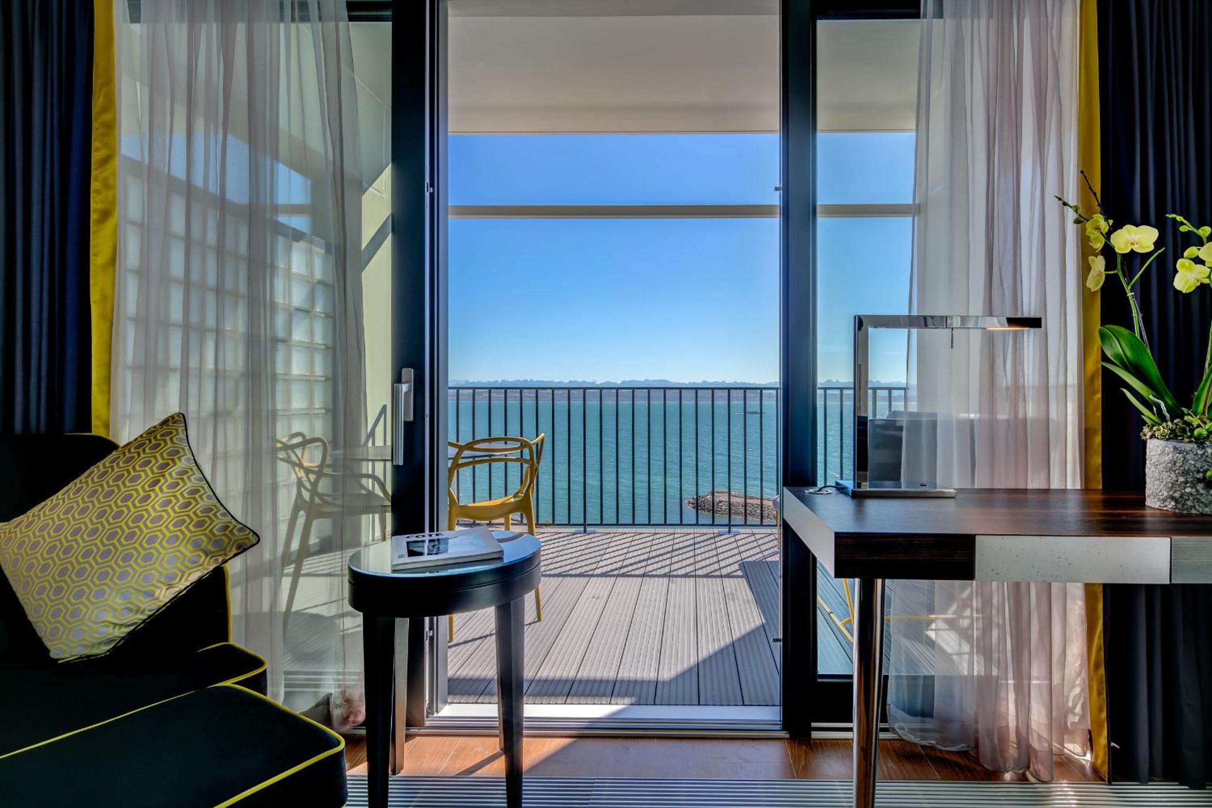 Executive Room with Terrace and Lake view - Photo 12