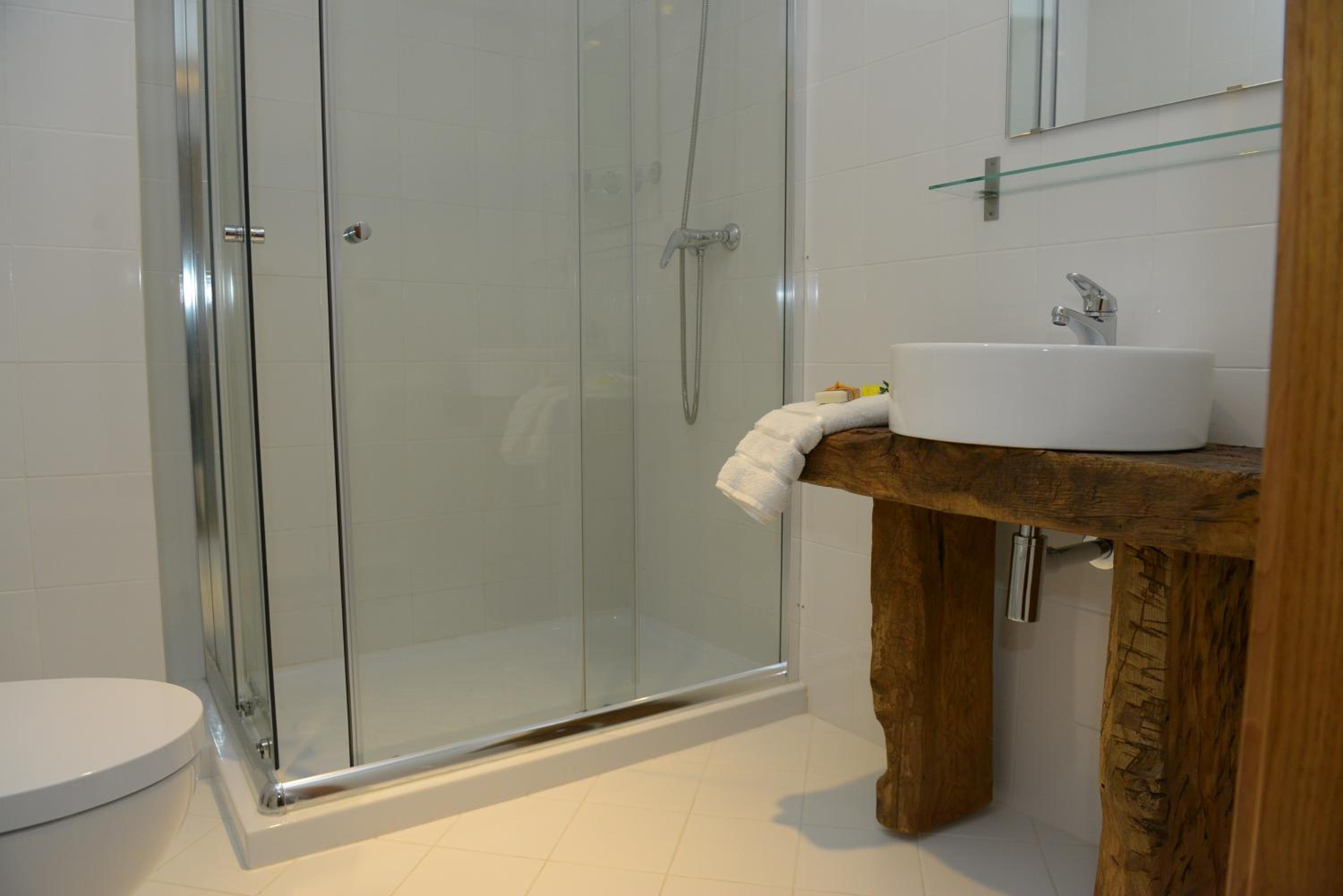 Deluxe Double Room with Shower photo 3
