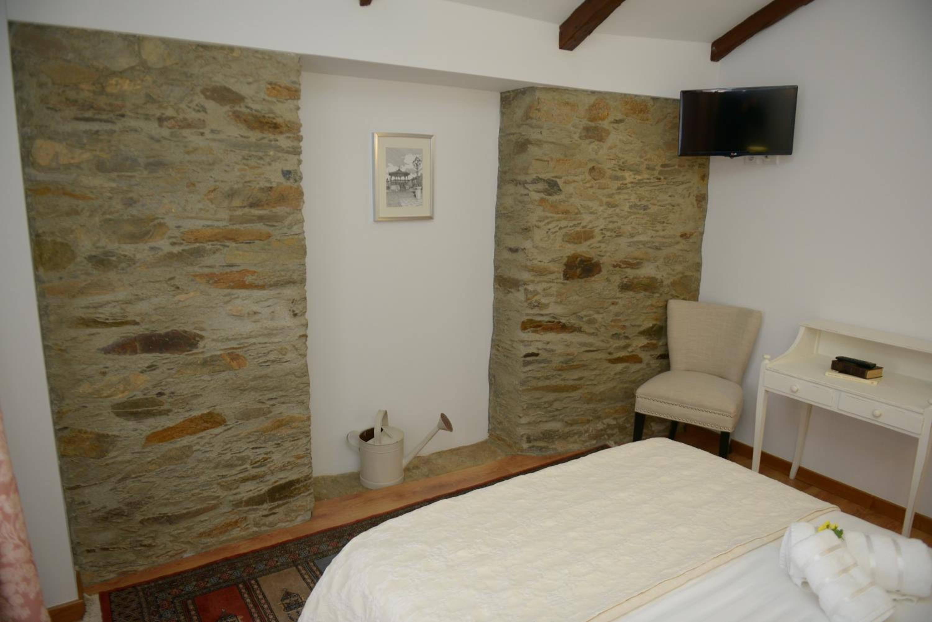 Deluxe Double Room with Shower photo 2