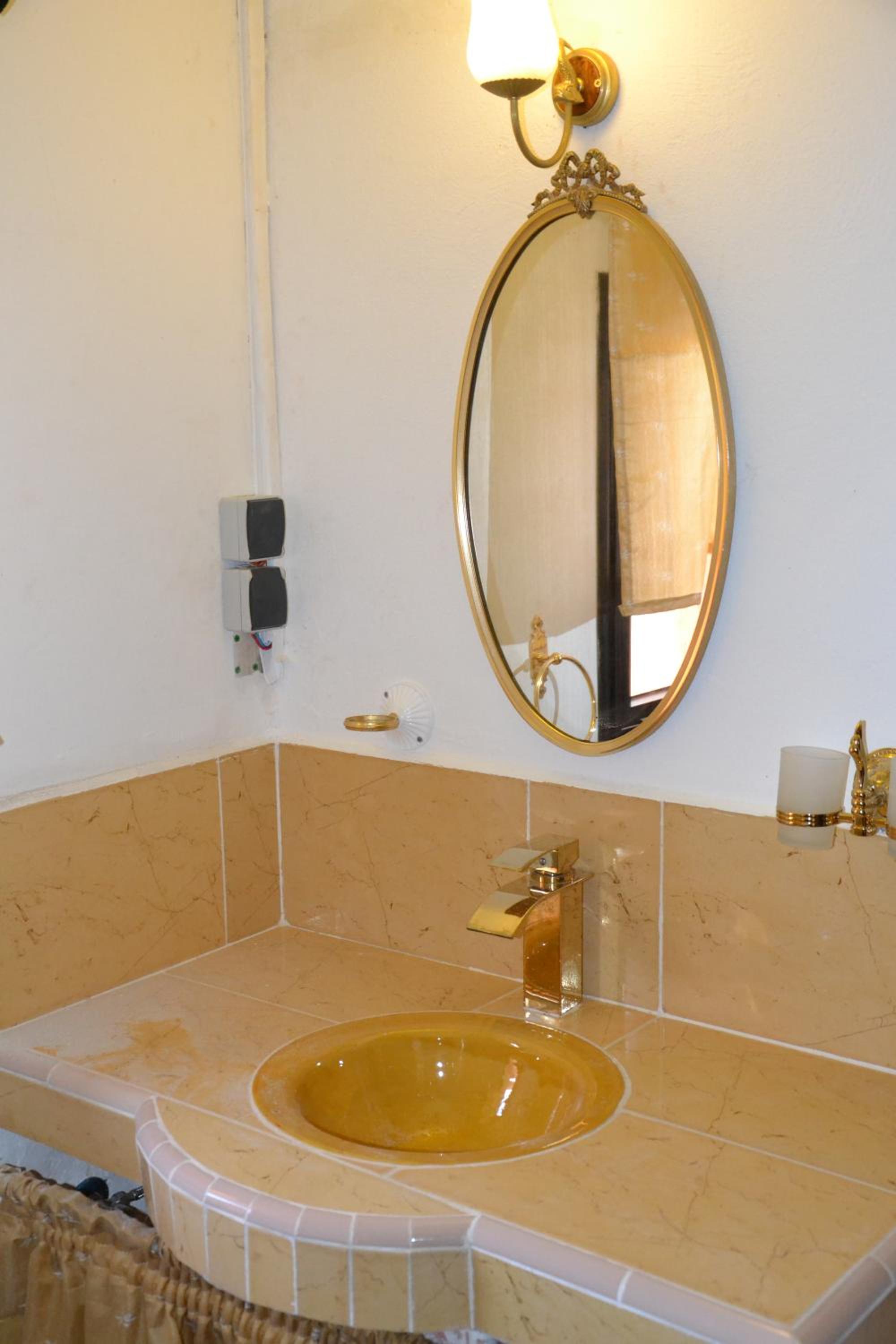 Deluxe Room - Photo 17