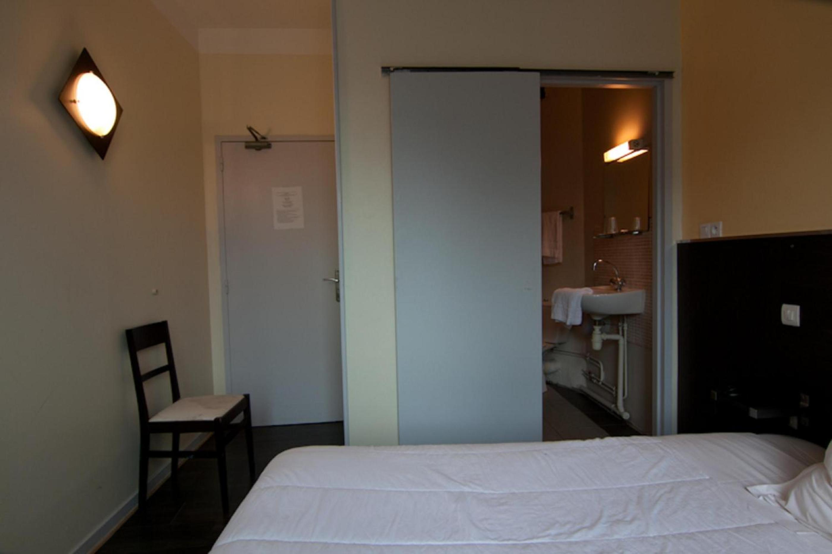 Double Room - Photo 6