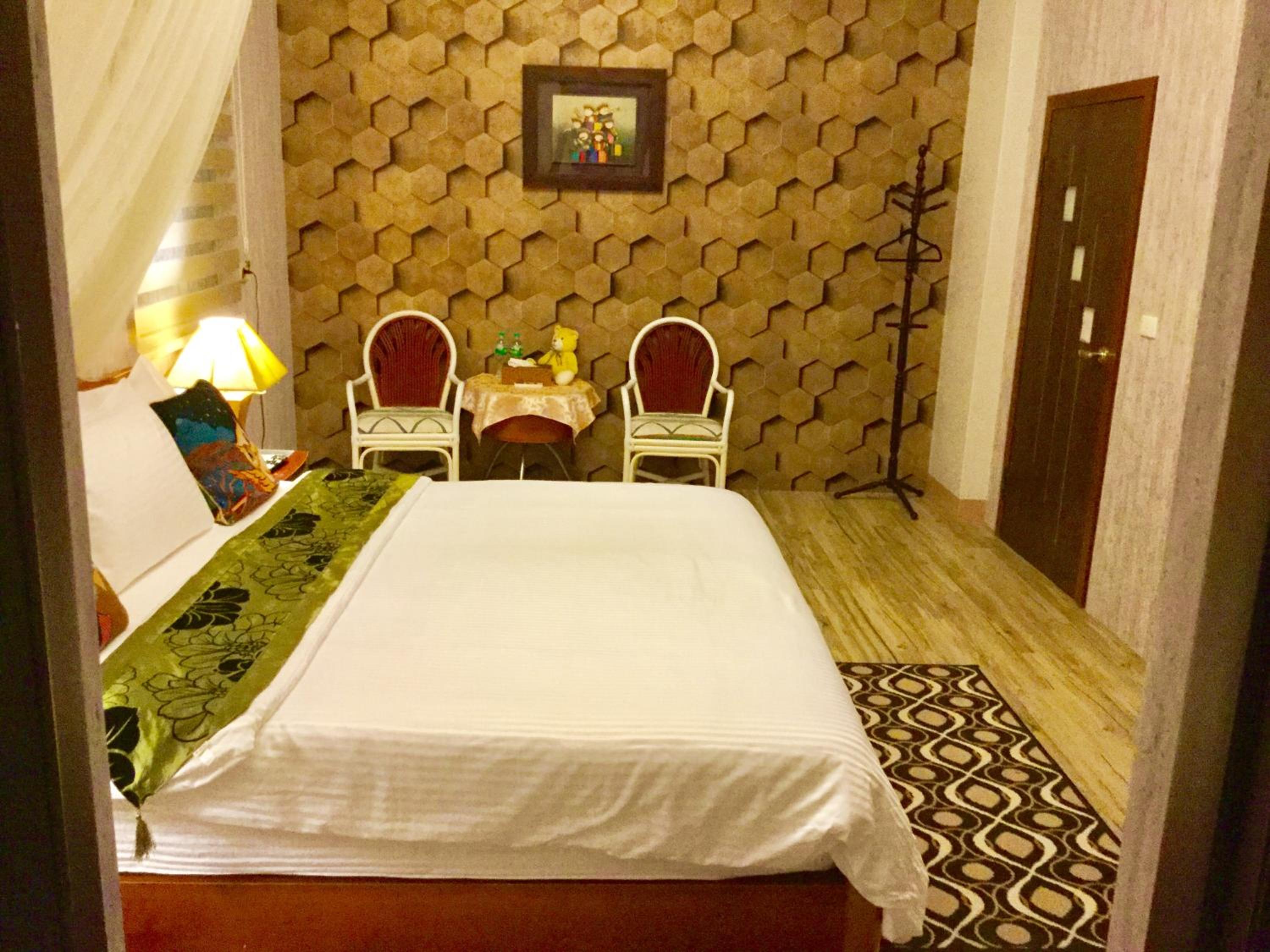 Queen Room photo 3