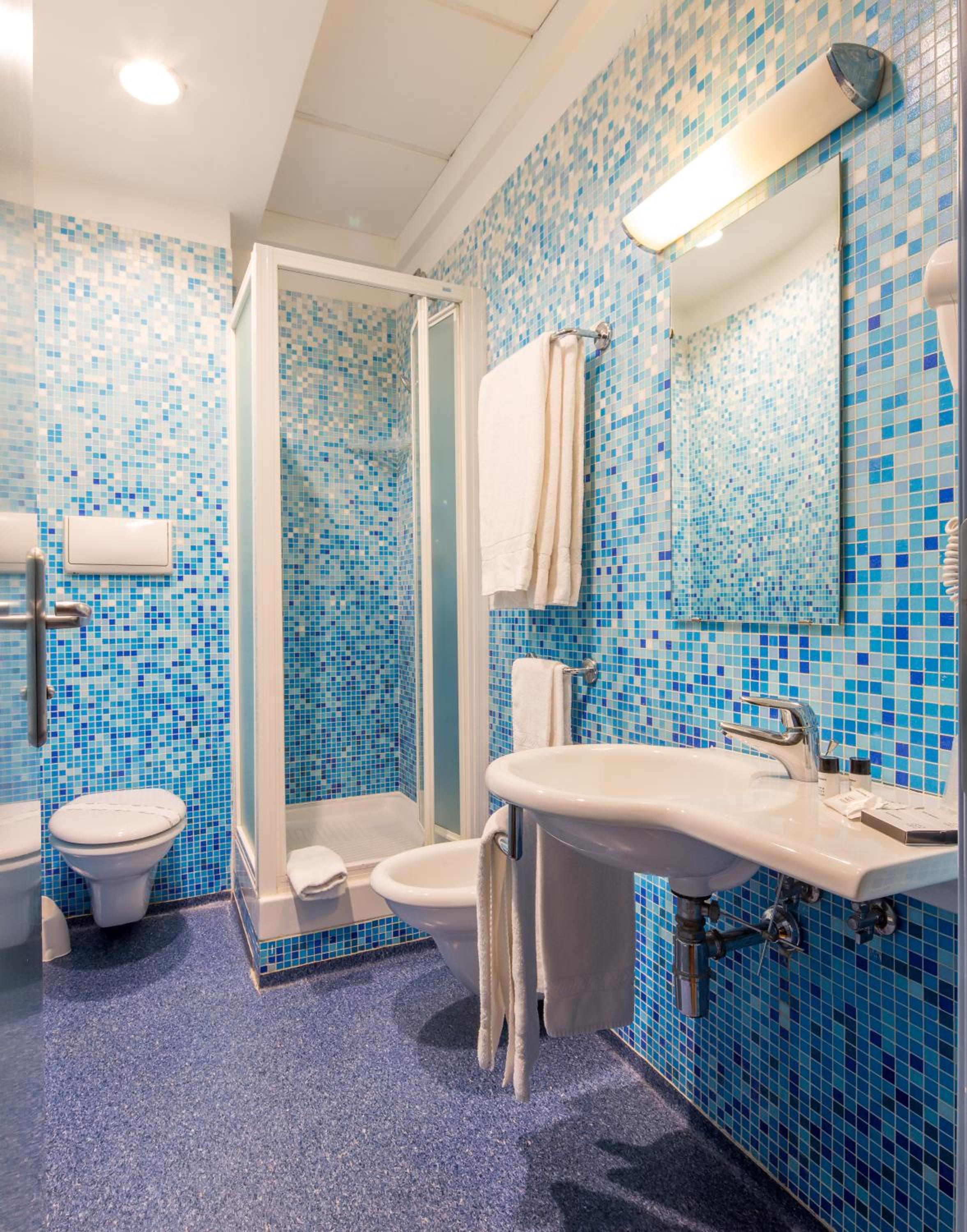 Superior King Room - Photo 18