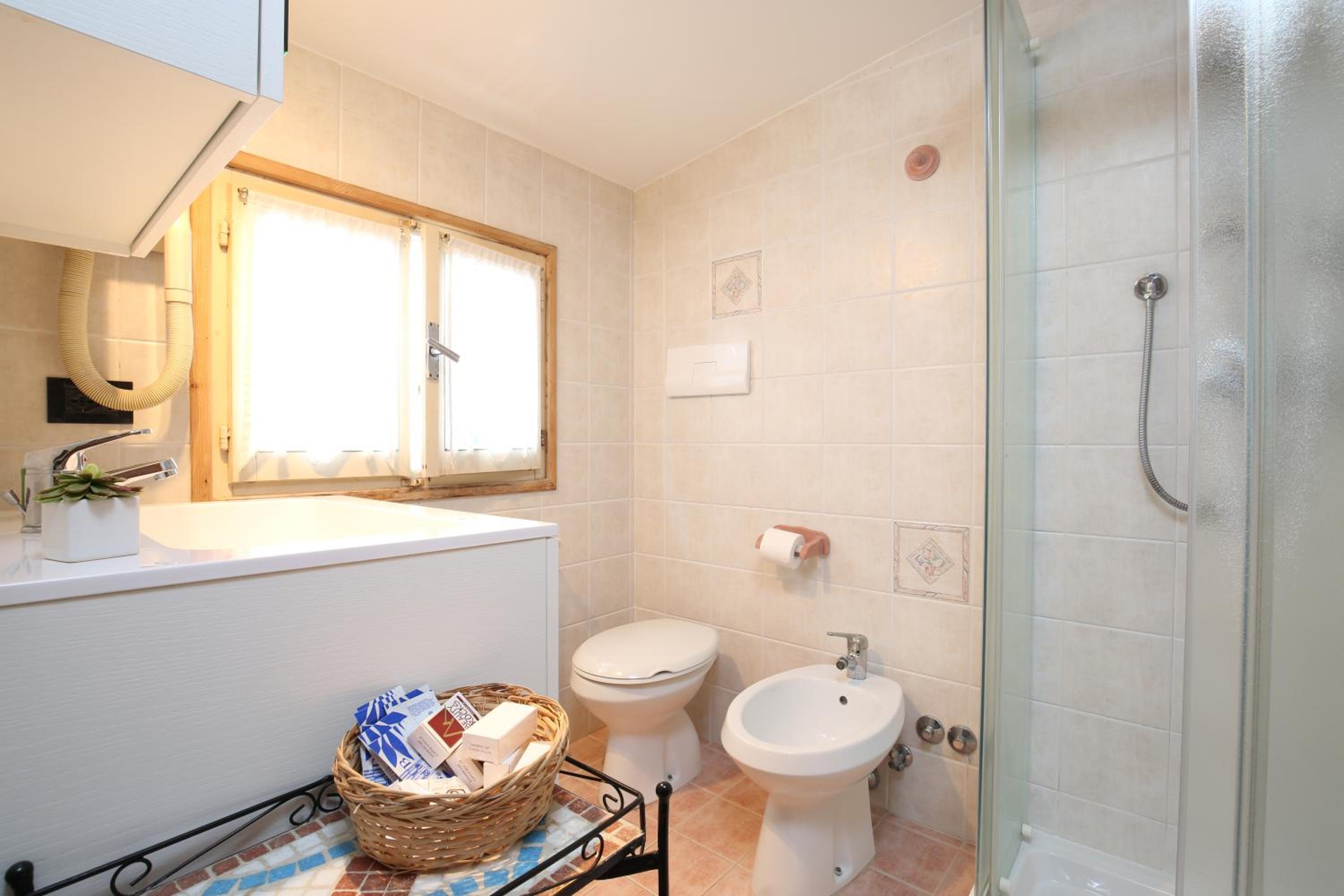 Standard Double Room - Photo 3