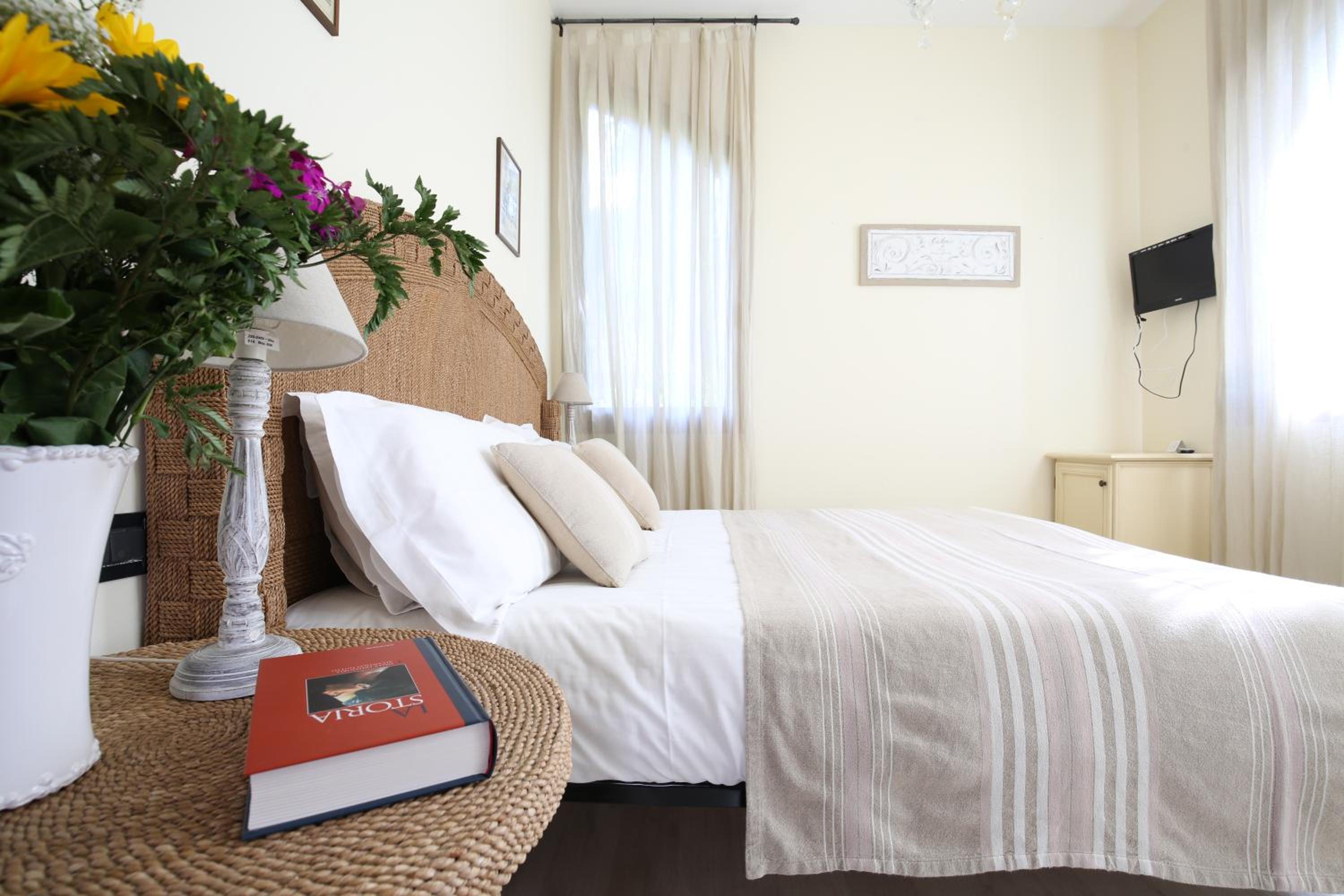 Standard Double Room - Photo 1