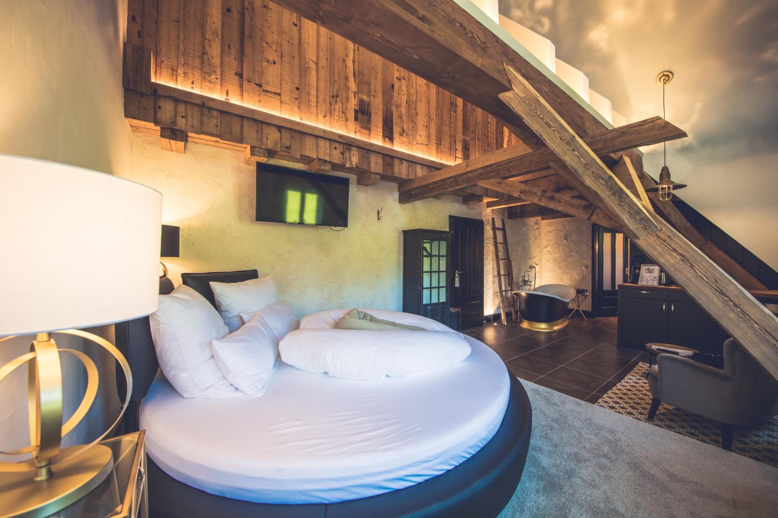 Deluxe Suite - Photo 1