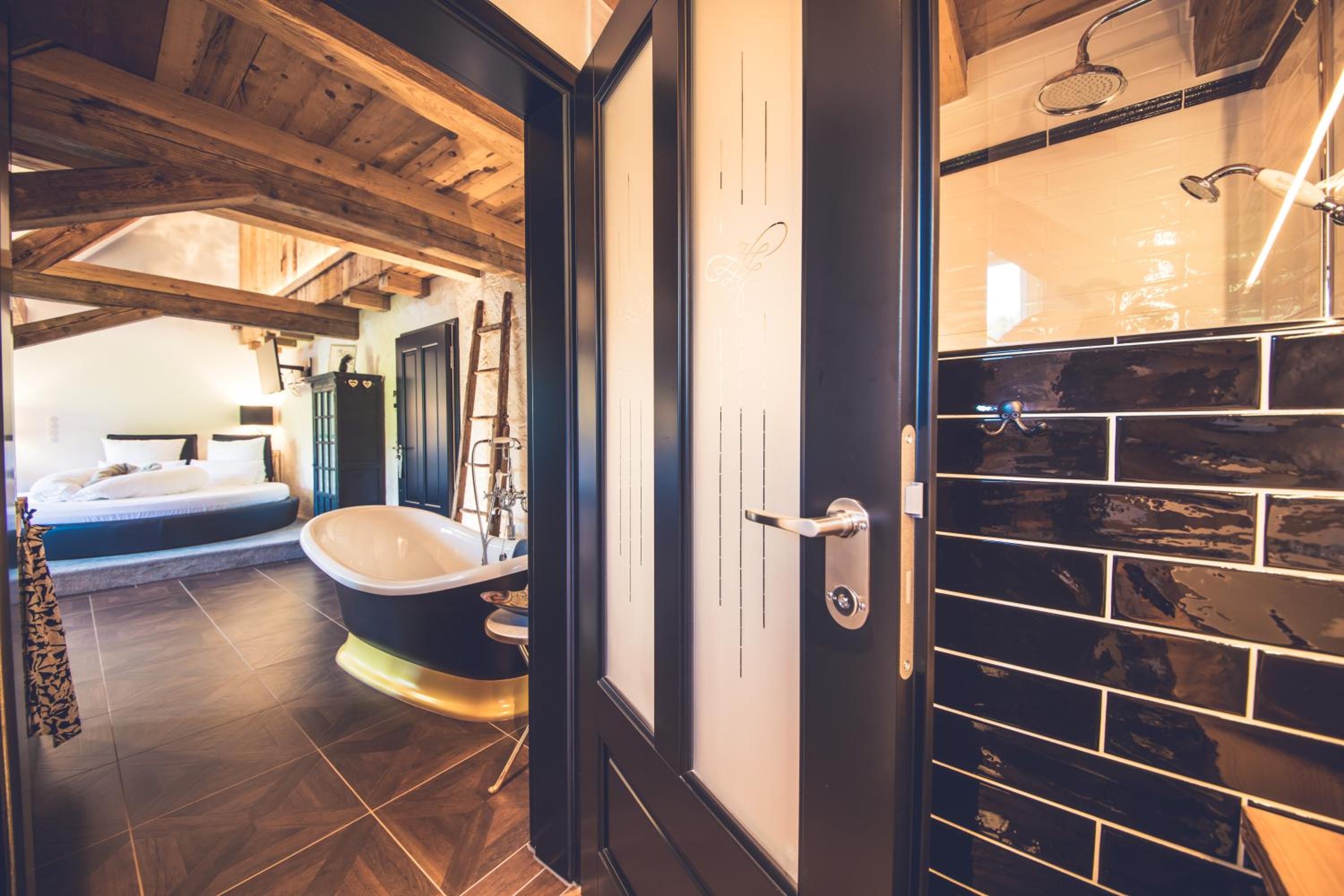 Deluxe Suite - Photo 2