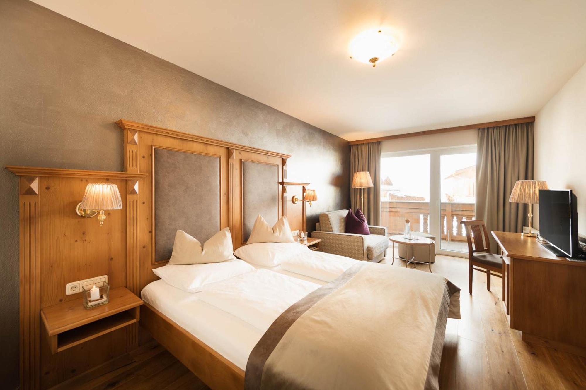 Double Room M (2 Adults + 1 Child) - Photo 1