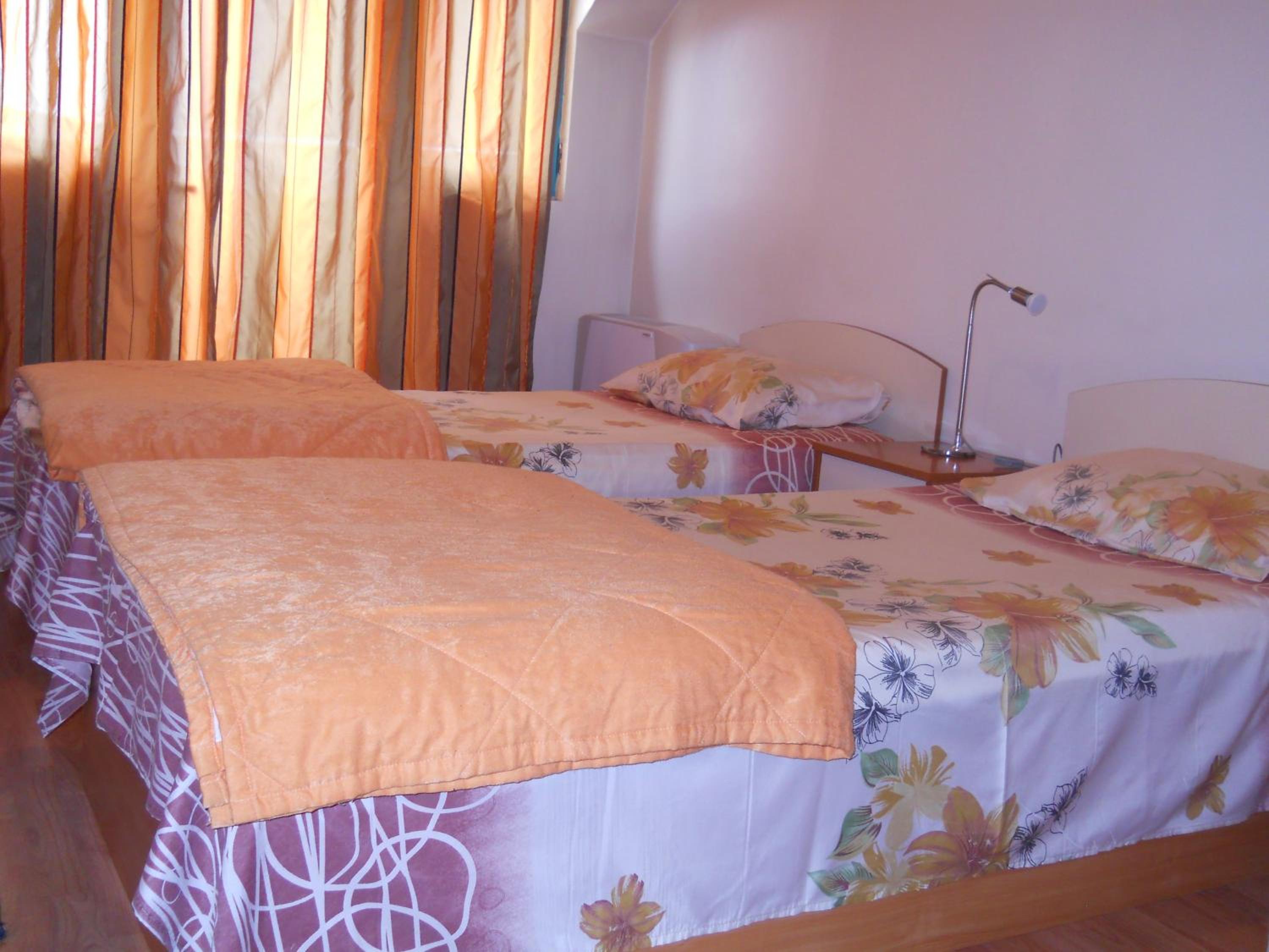 Twin Room with Extra Bed - Photo 1