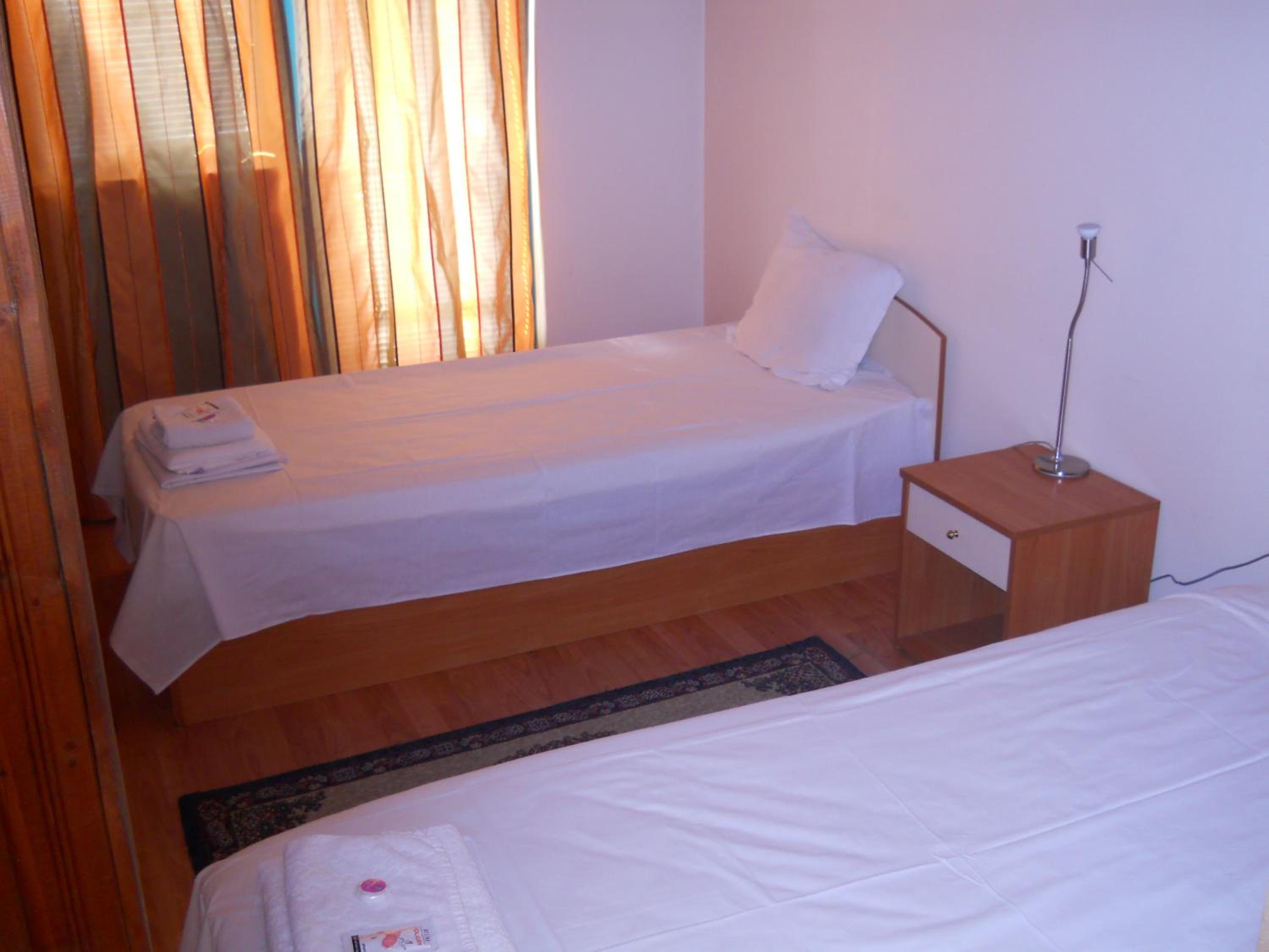 Twin Room - Photo 3