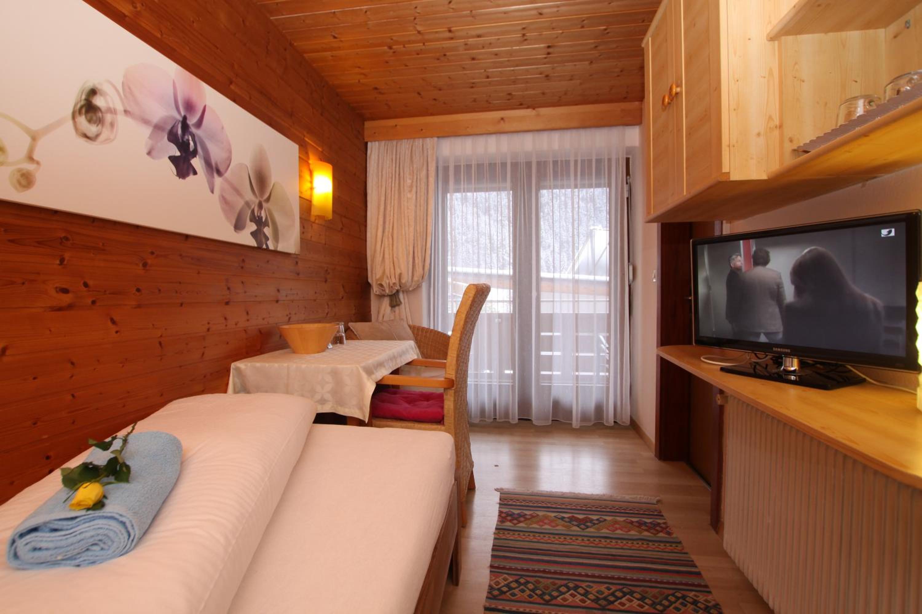 Single Room with Balcony photo 3