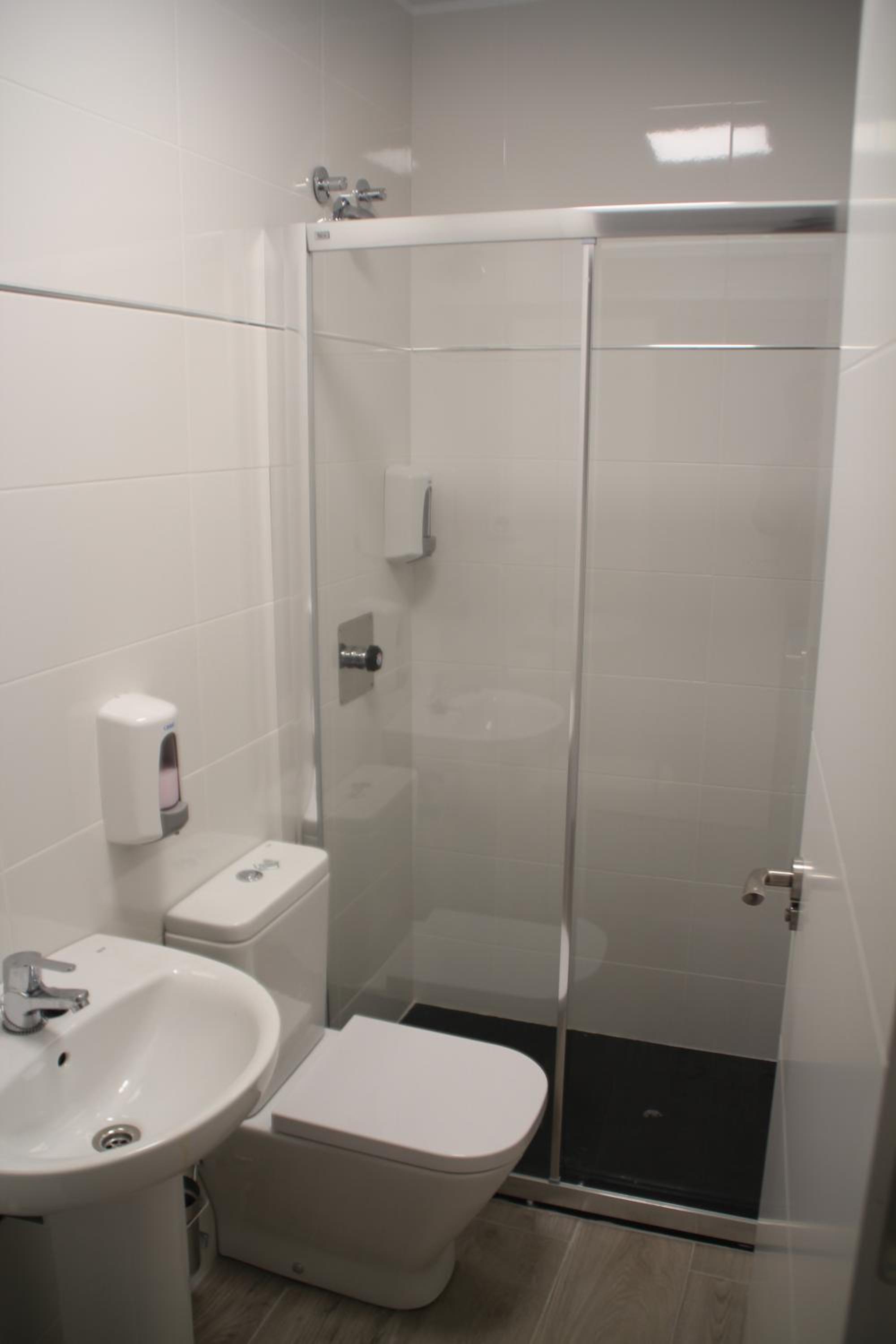 Family Room with Private Bathroom - Photo 2