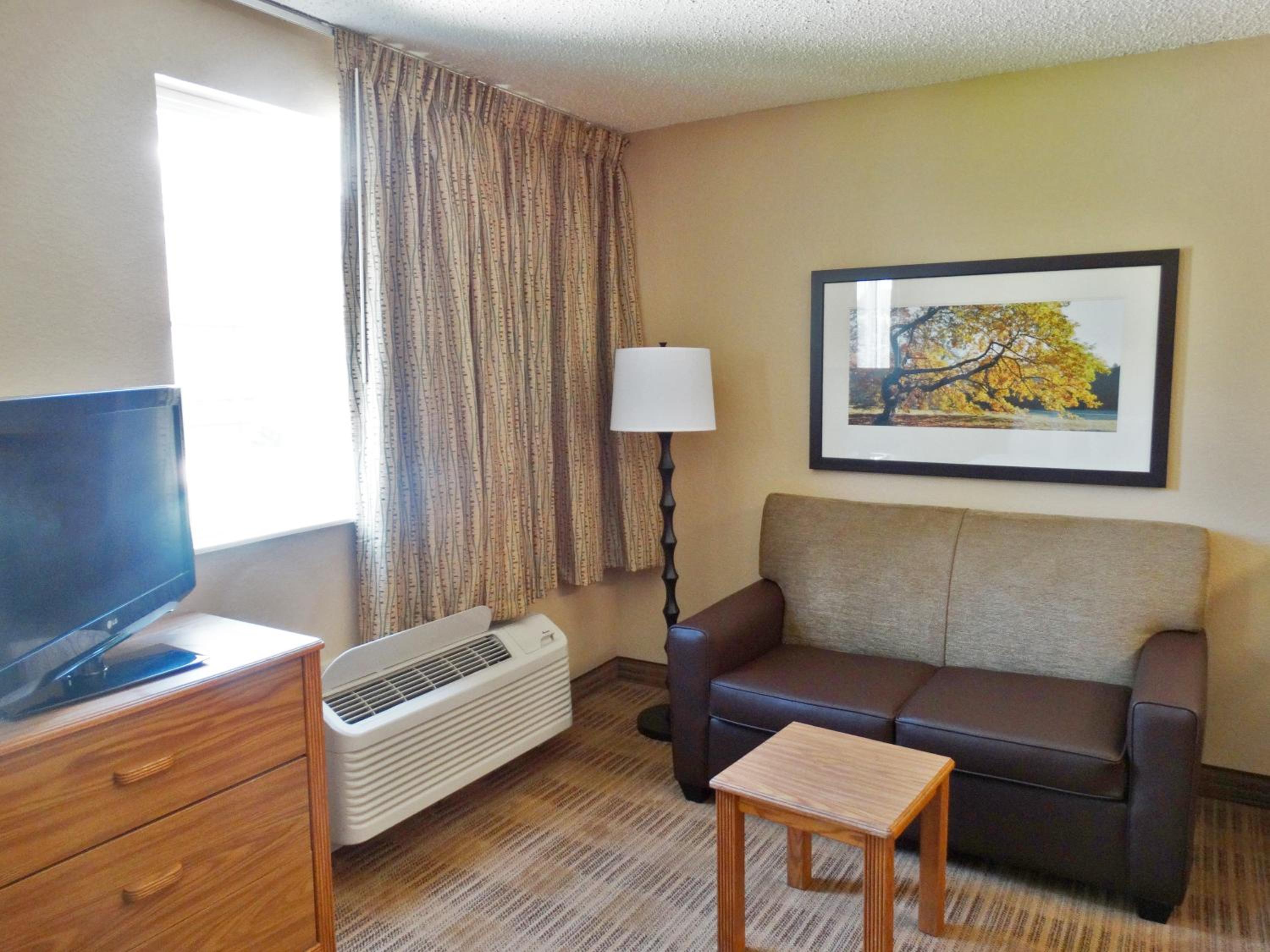Queen Suite, Full Kitchen, Accessible photo 1