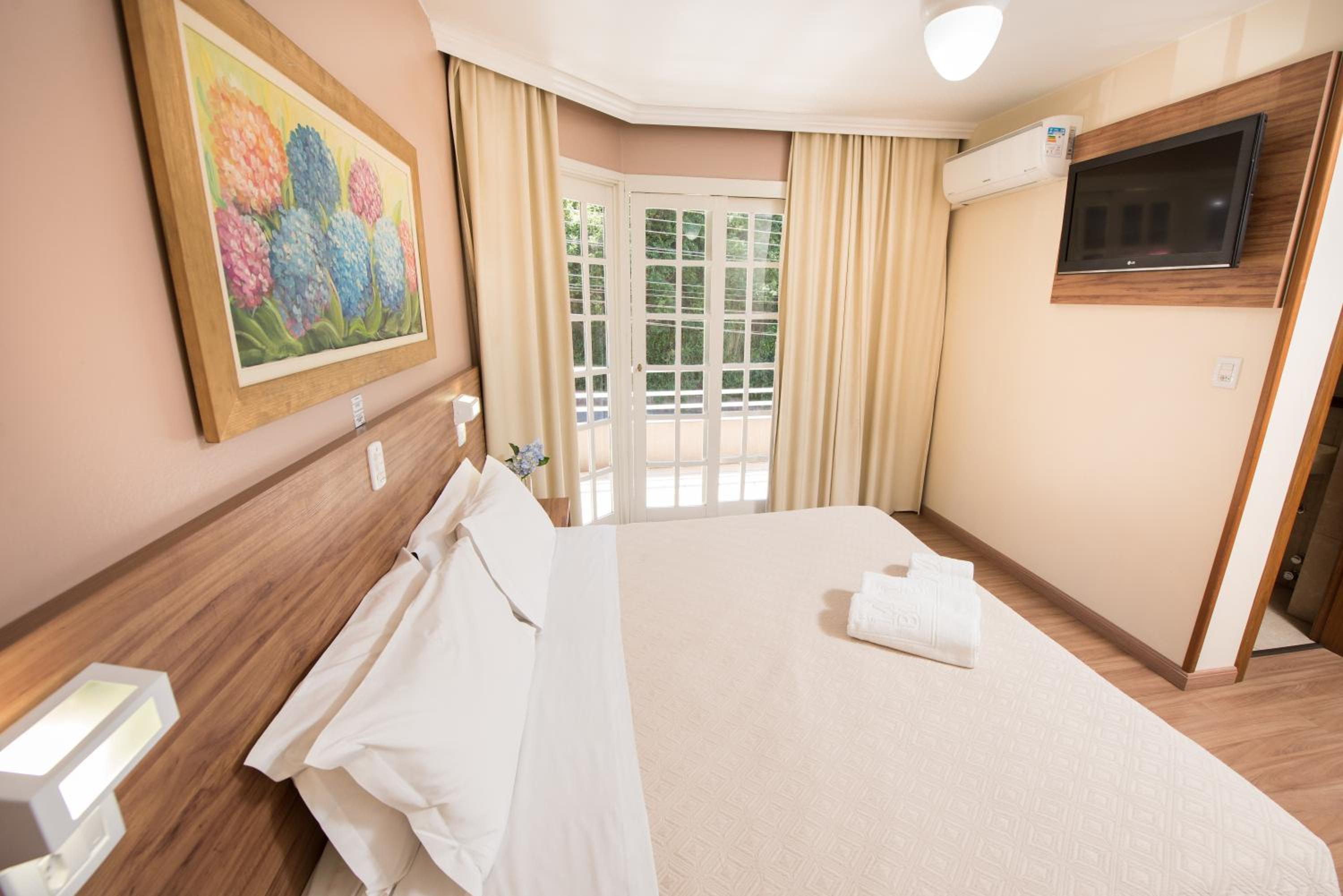Deluxe Room with Balcony photo 1