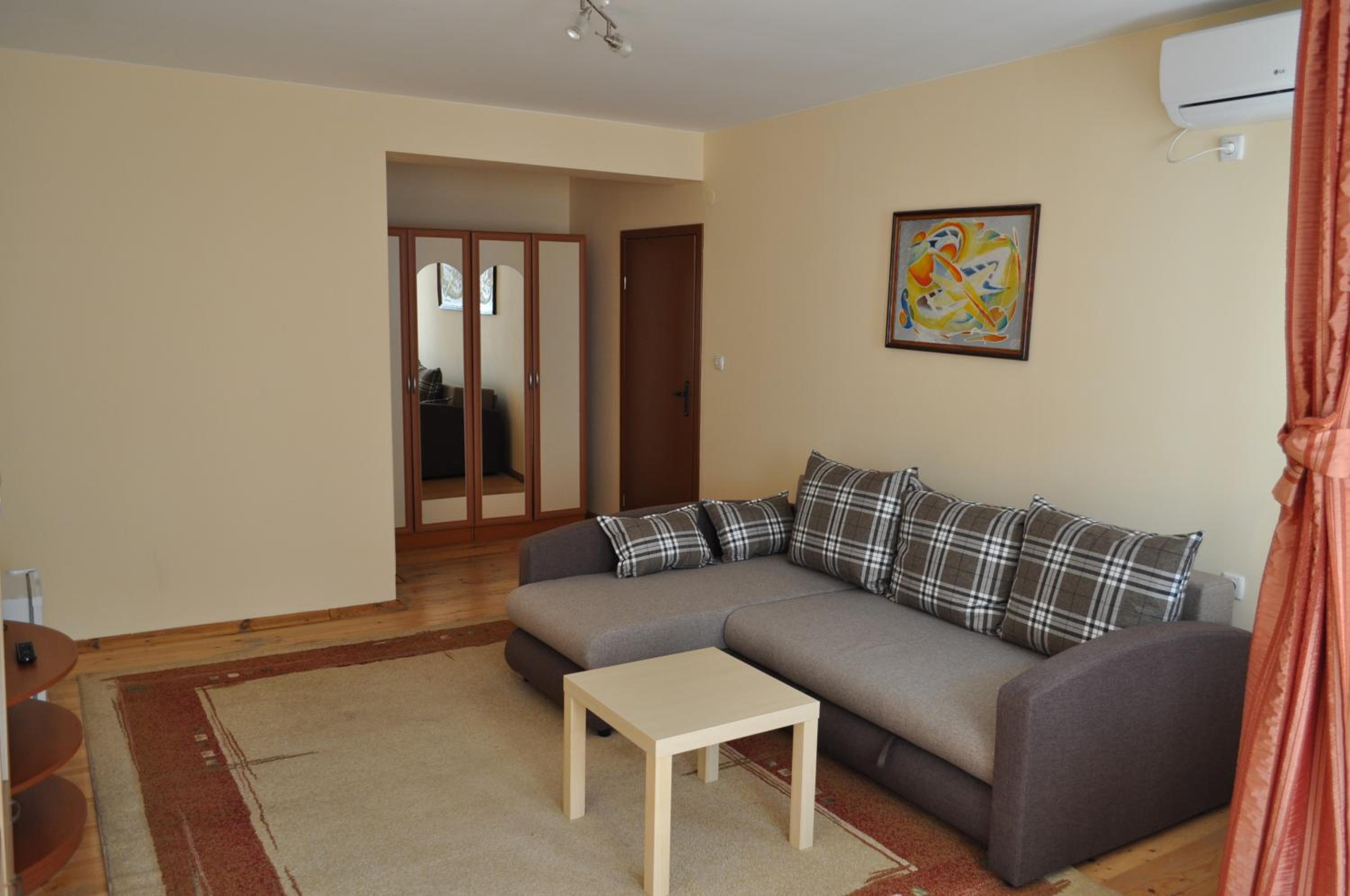 One-Bedroom Suite with Balcony - Photo 2