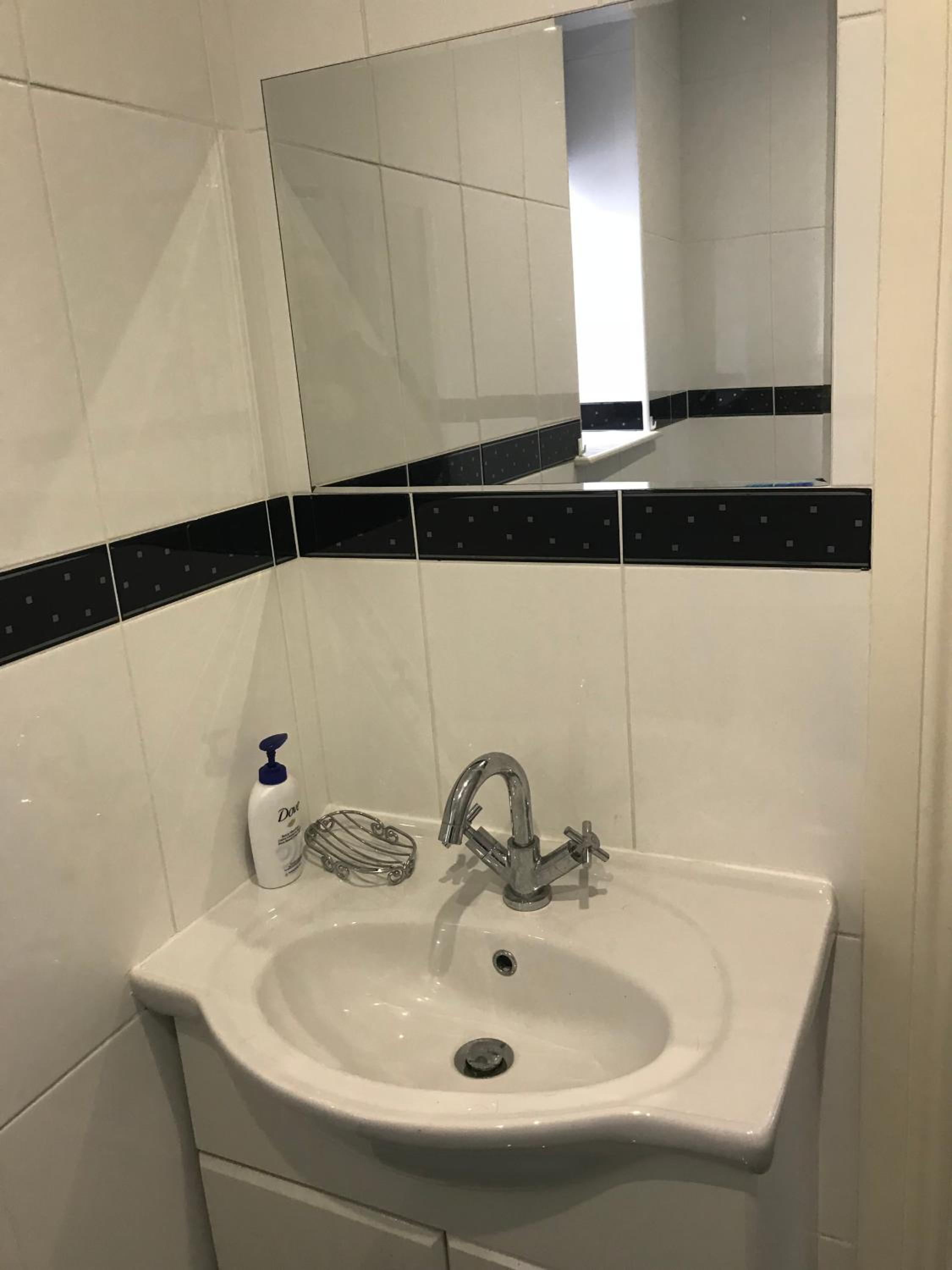 Double Room with Private Bathroom - Photo 8
