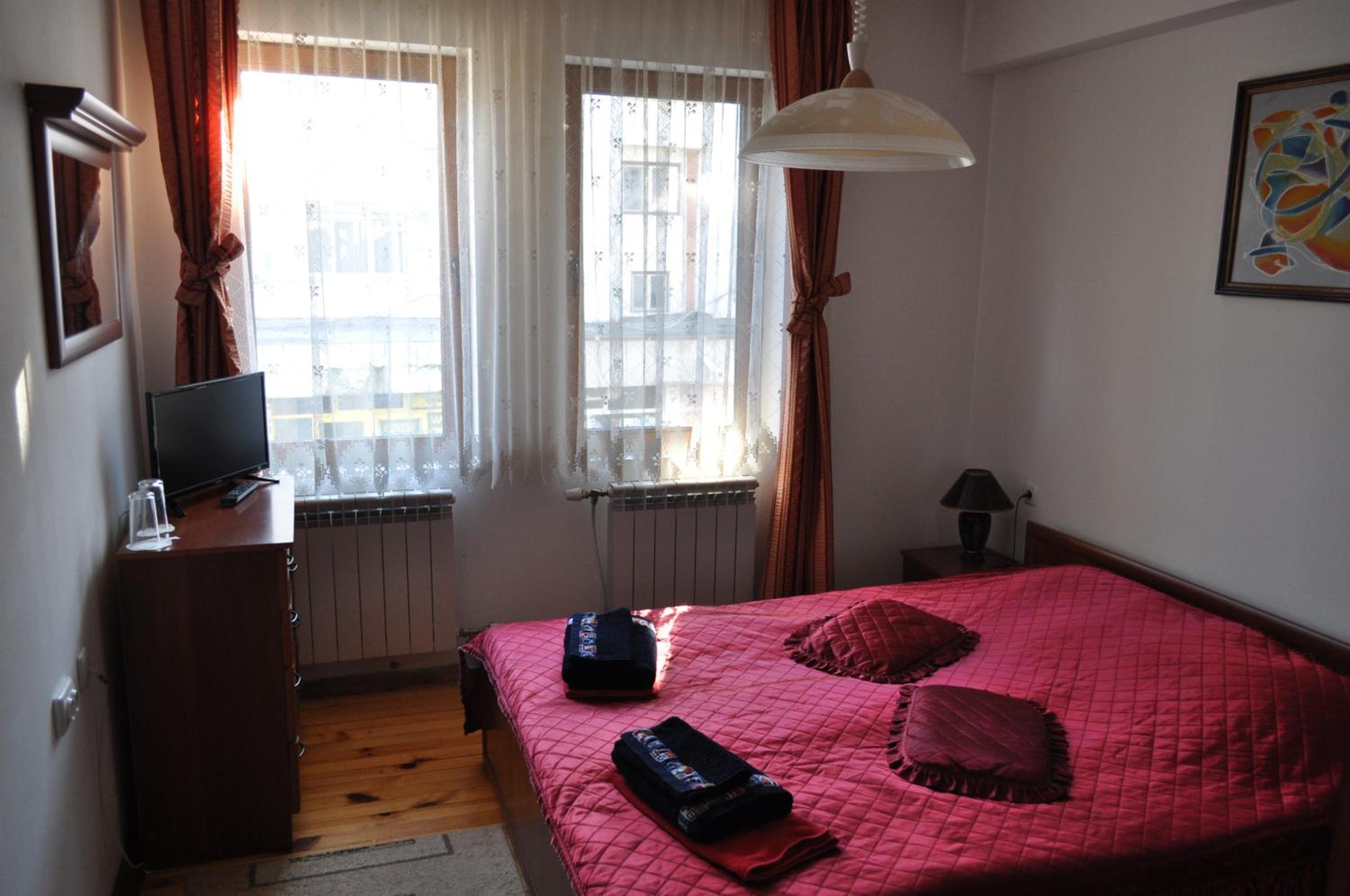 One-Bedroom Apartment with Balcony - Photo 7