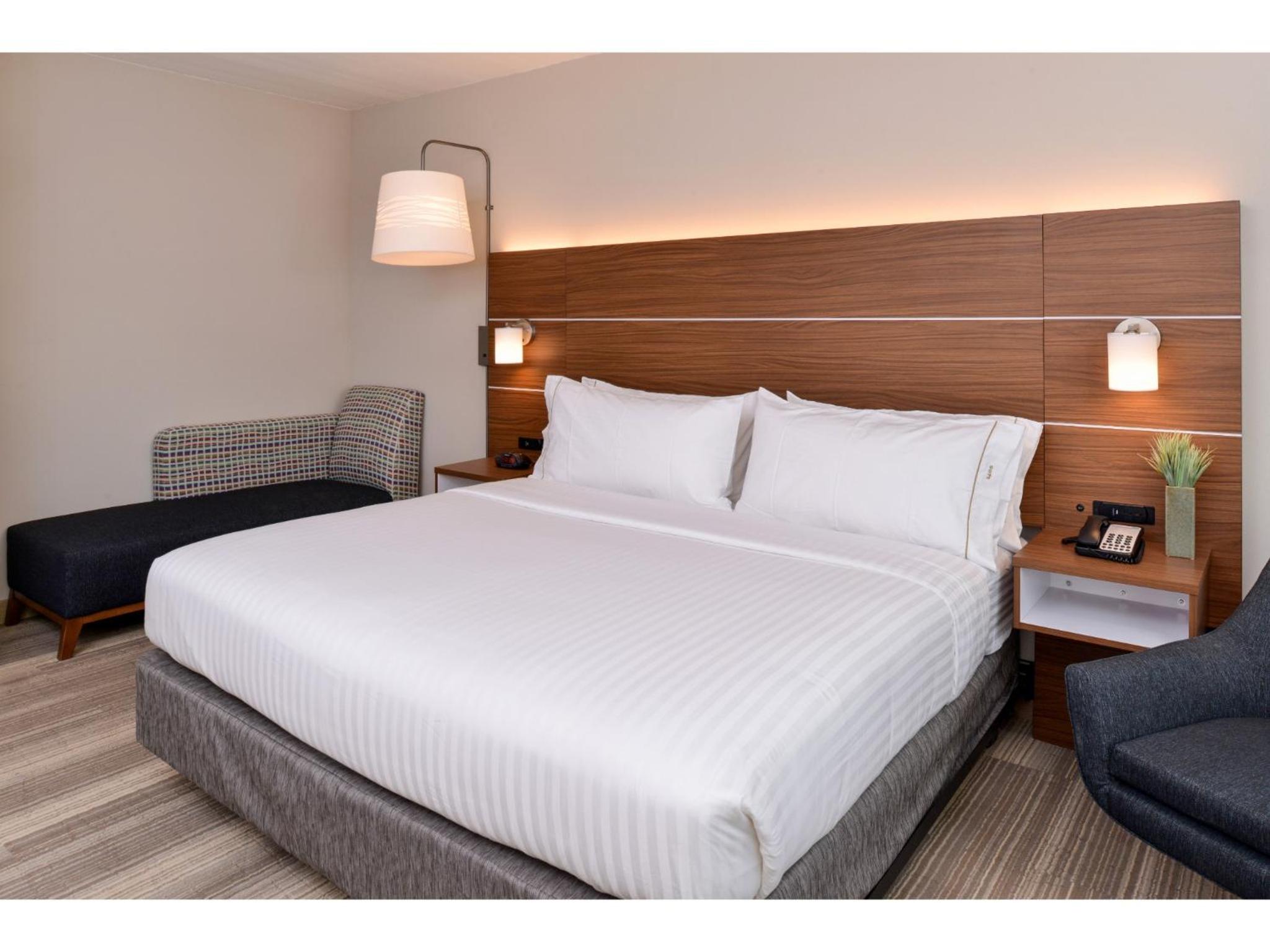 King Room - Hearing Accessible/Non-Smoking  photo 3