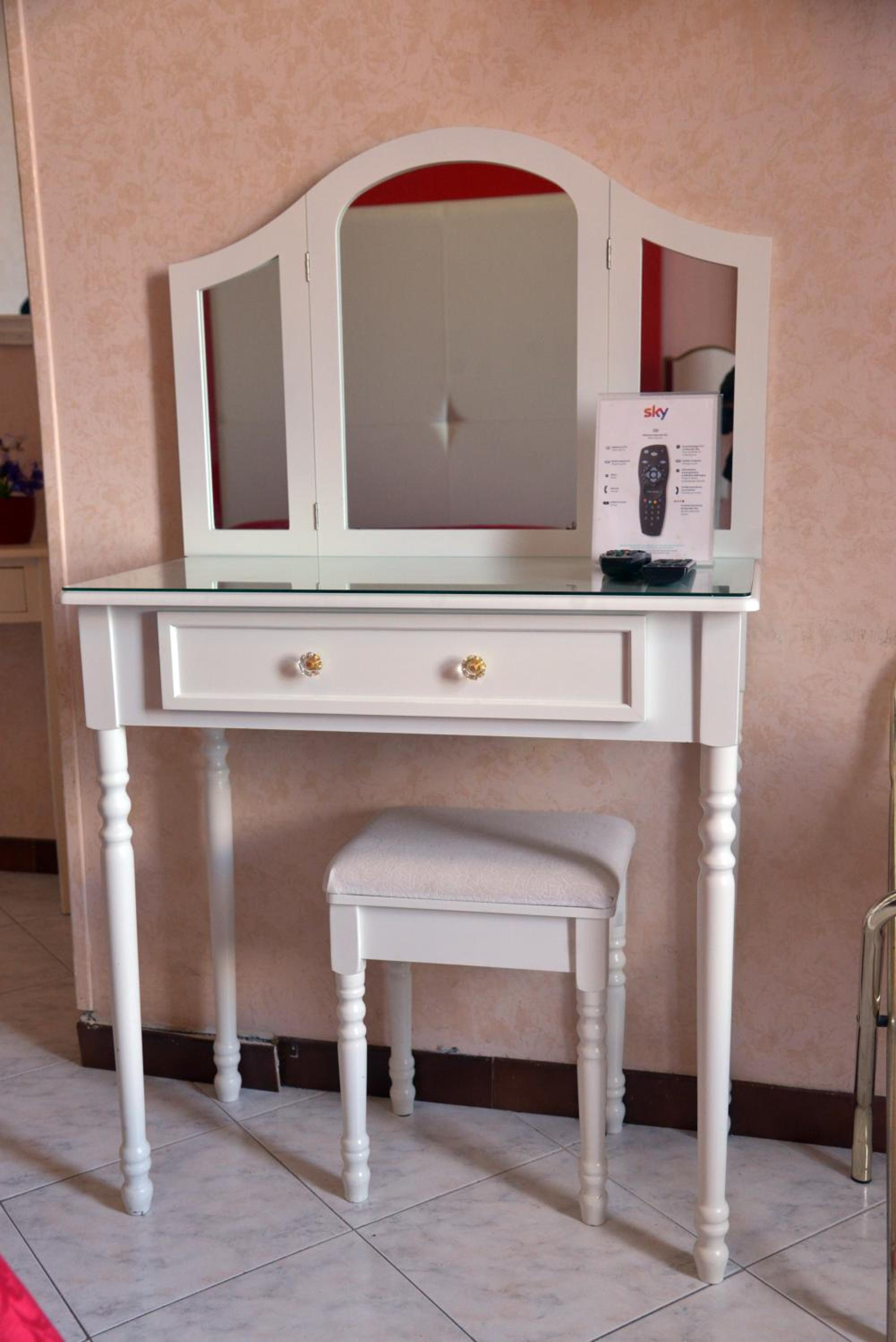 Double or Twin Room - Photo 3