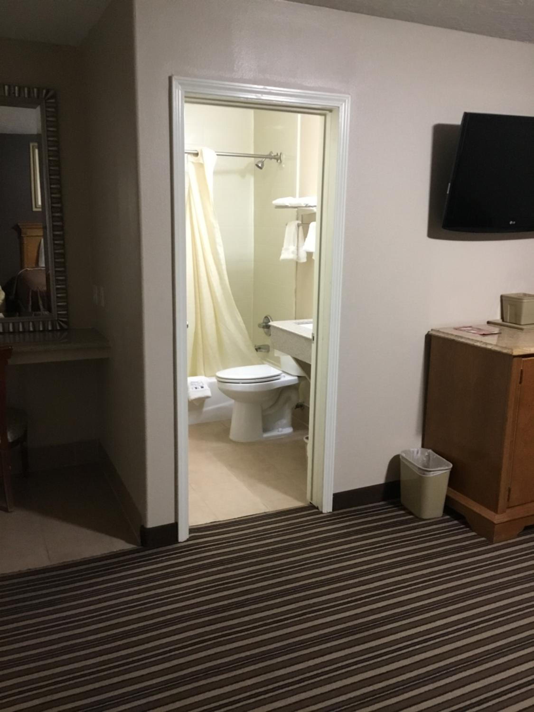 Executive Queen Room with Two Queen Beds - Non-Smoking photo 3