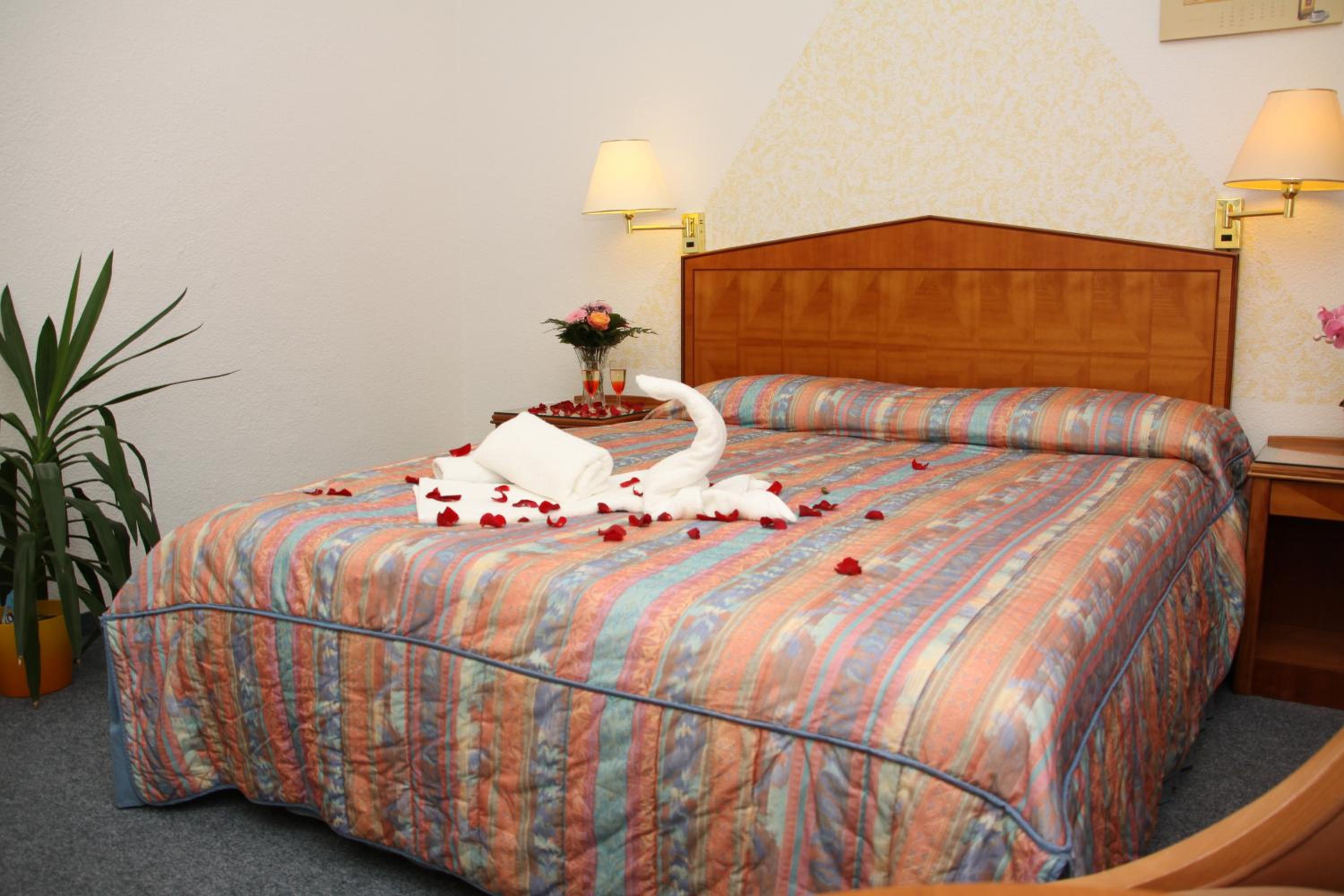 Triple Room with Bathroom - Photo 4