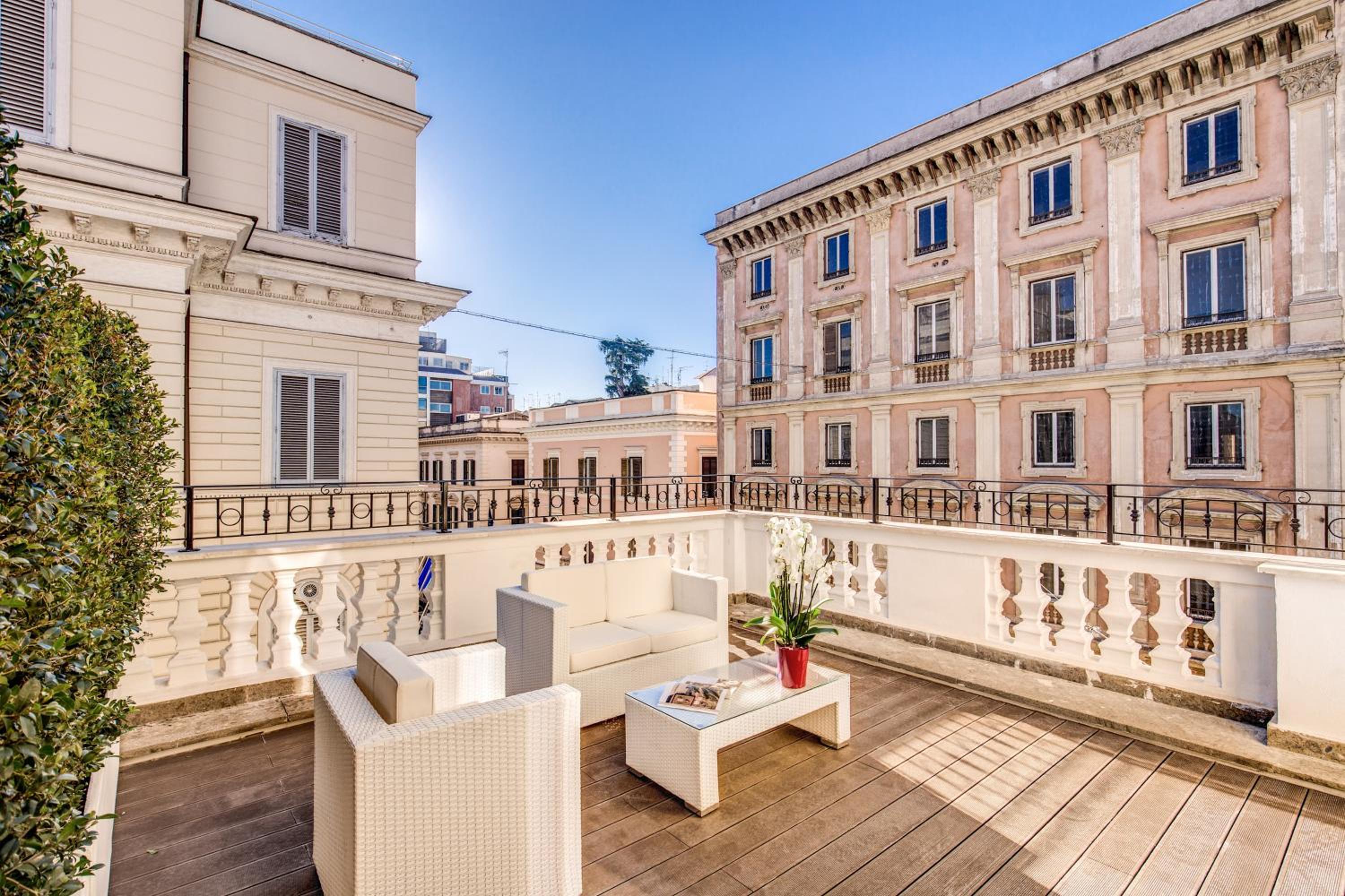 Deluxe Double or Twin Room with Terrace thumbnail 6