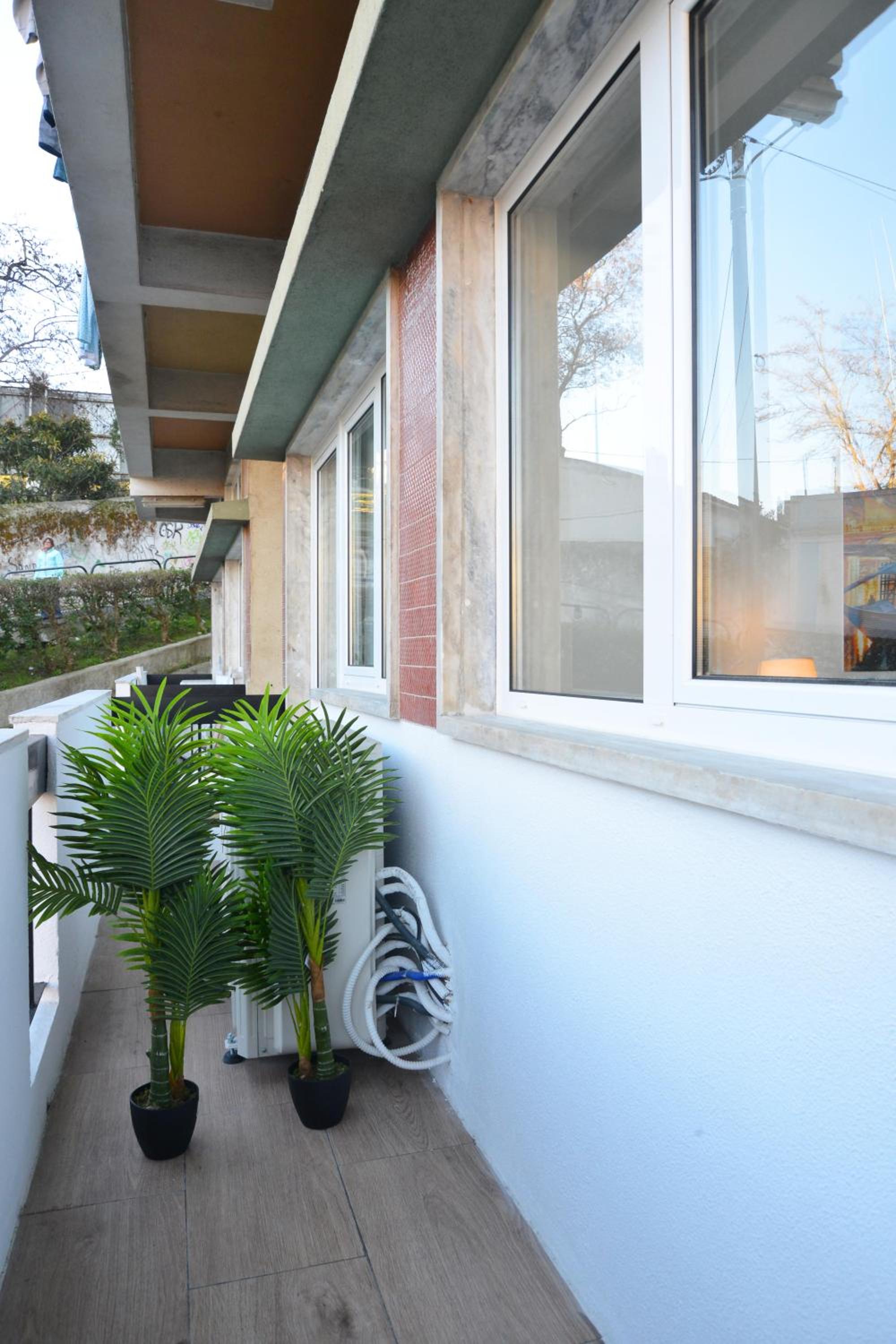 Studio with Balcony - Photo 6