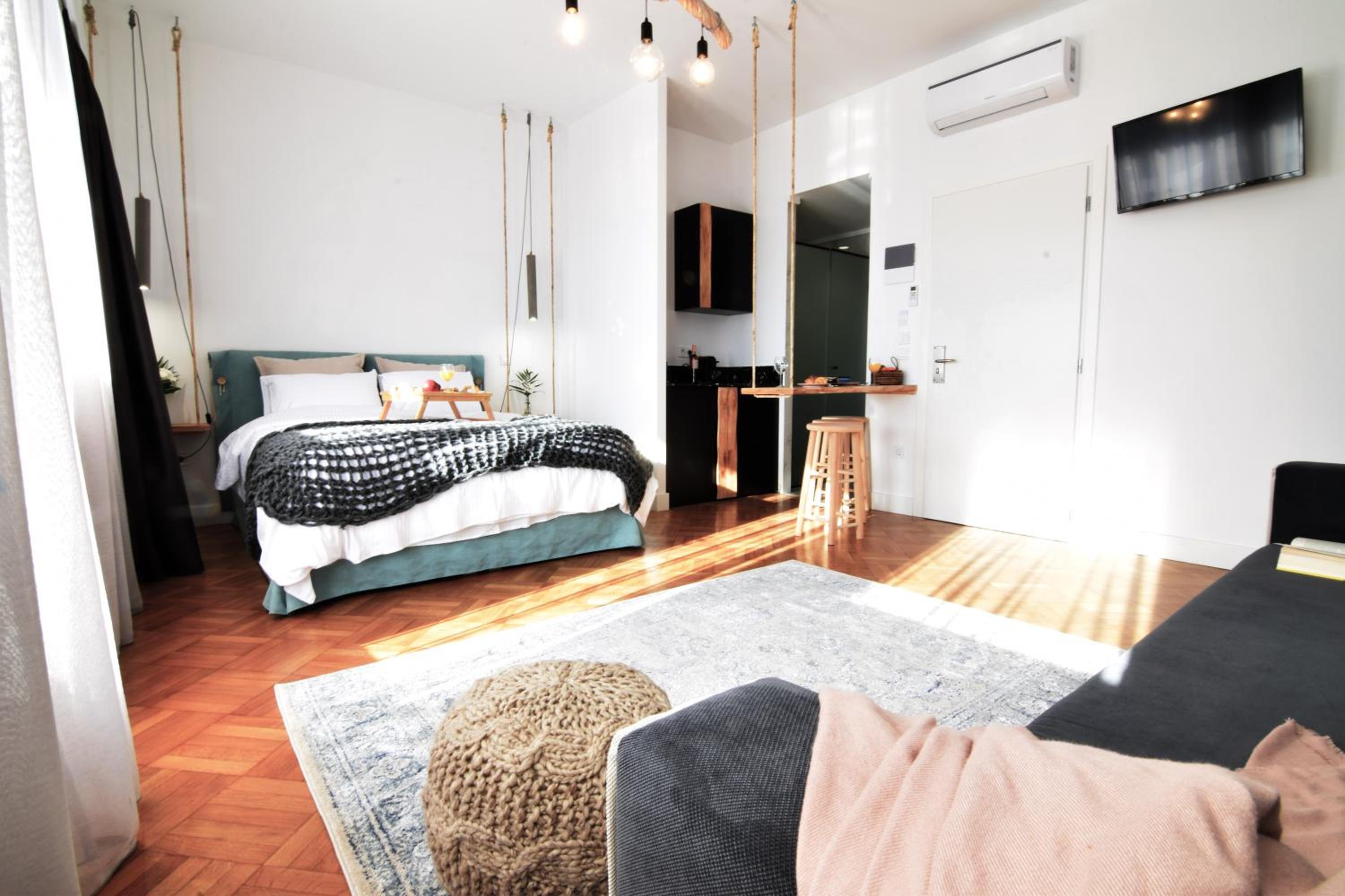 Studio with Balcony and City View - Photo 1