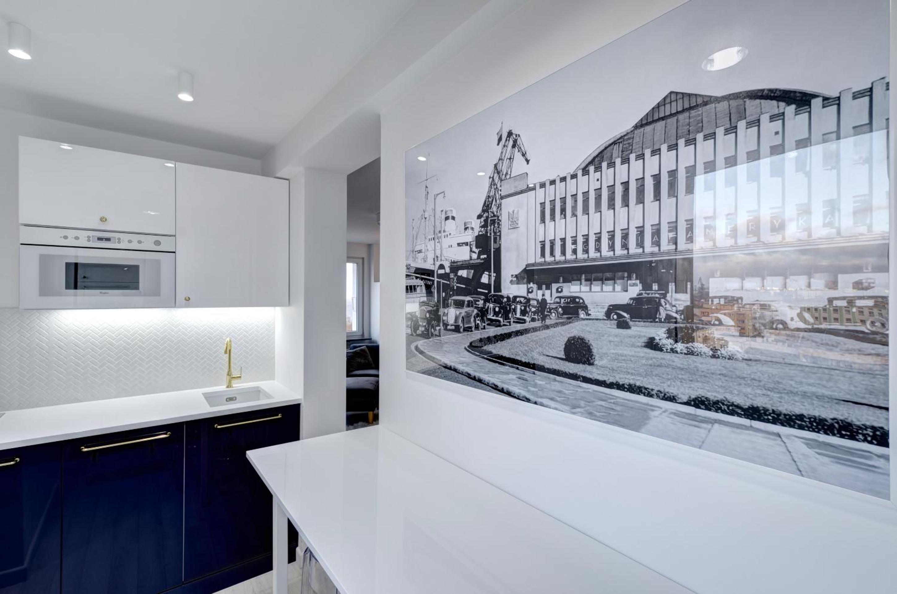 Apartment with Sea View - Photo 9