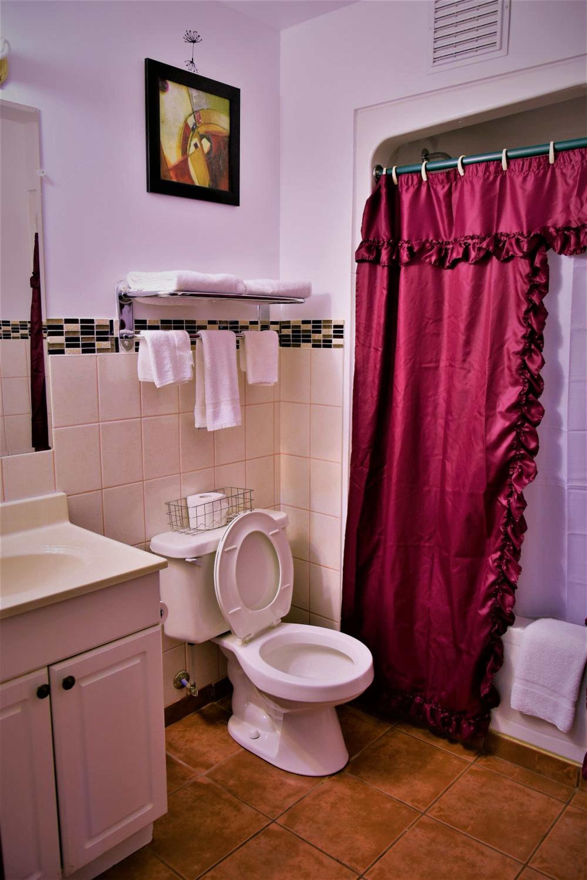 Queen Room with Two Queen Beds - Photo 3