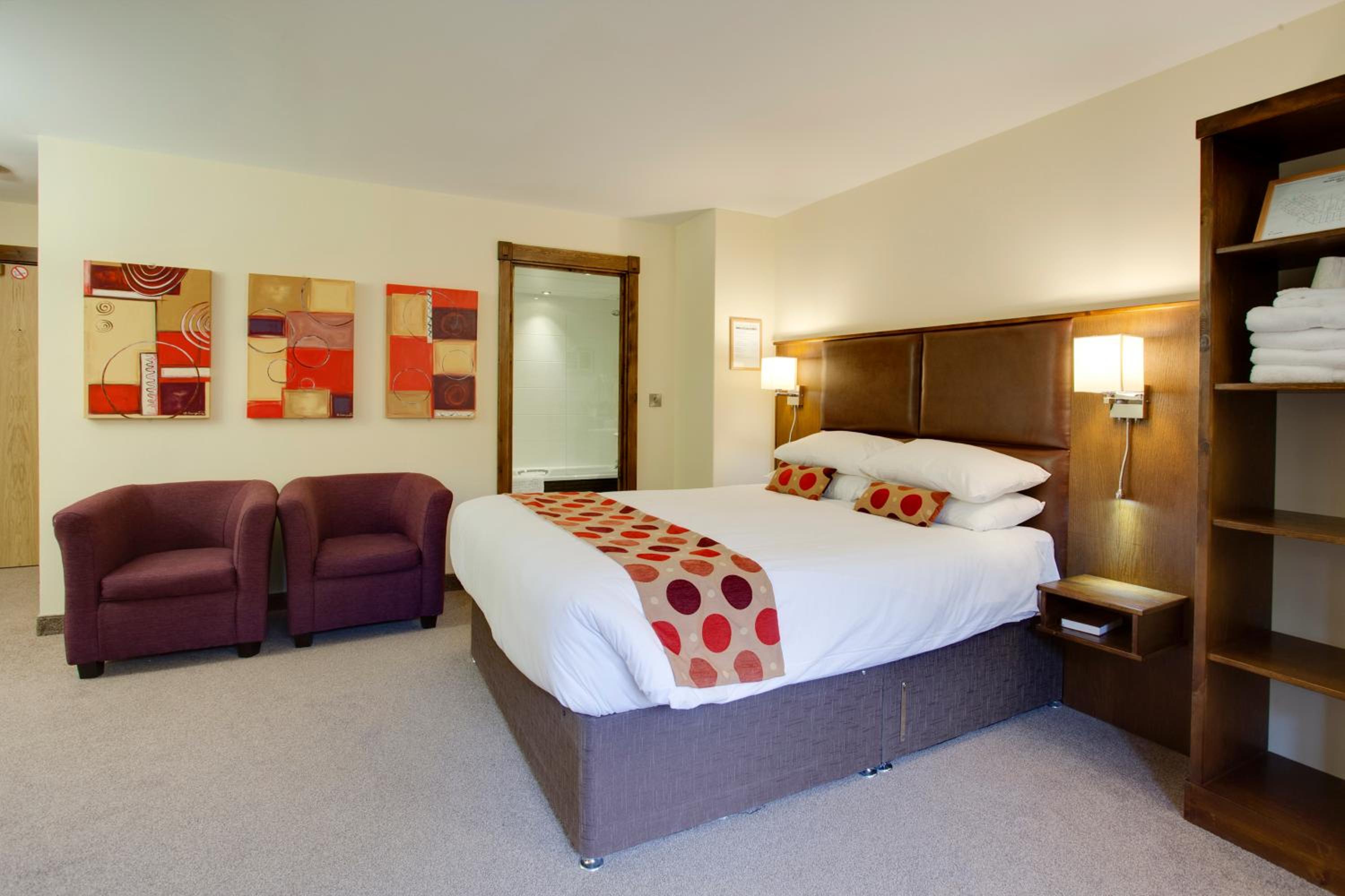 Family Suite (2 Adults + 2 Children)