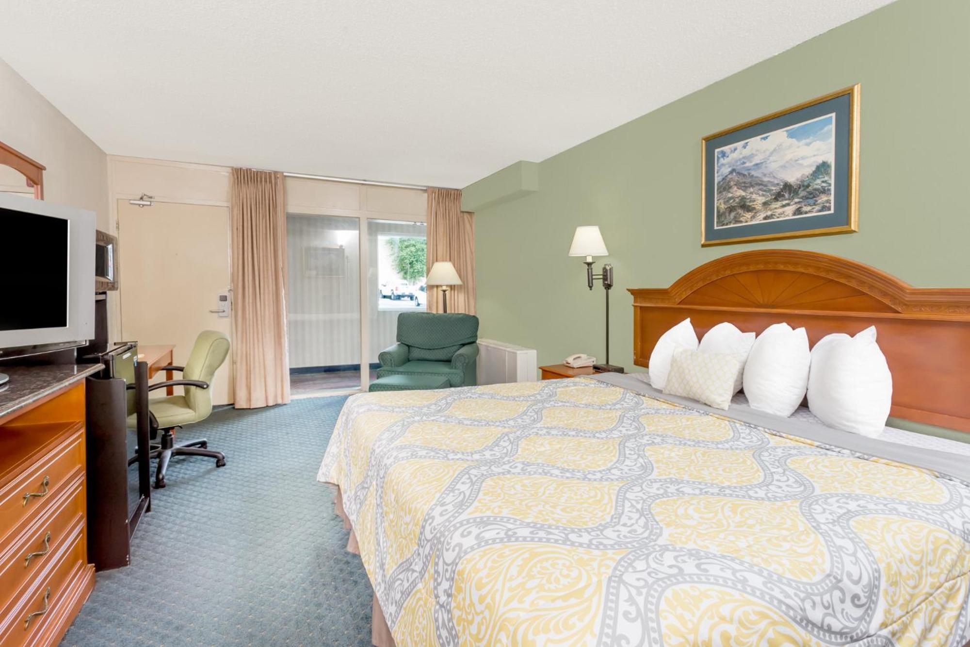 King Room - Disability Access/Non-Smoking photo 3
