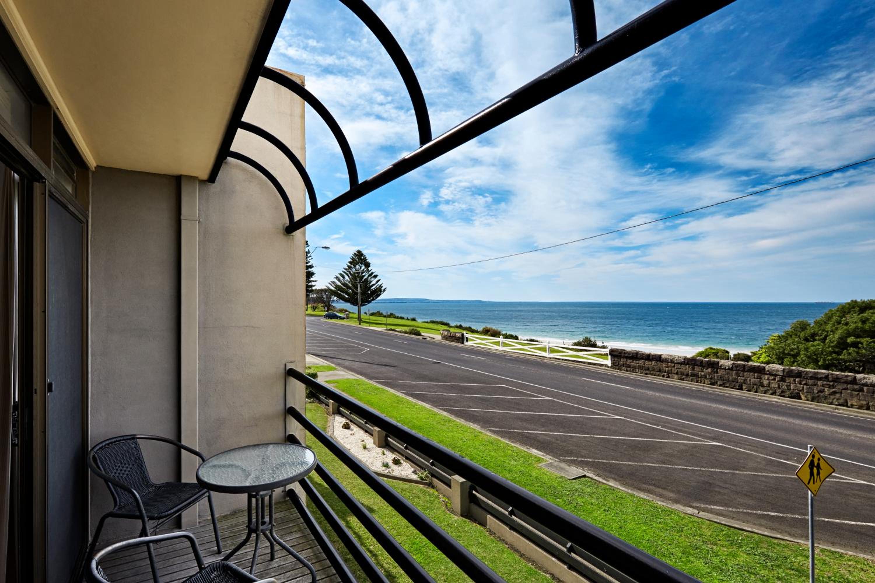 Apartment with Balcony - Photo 51