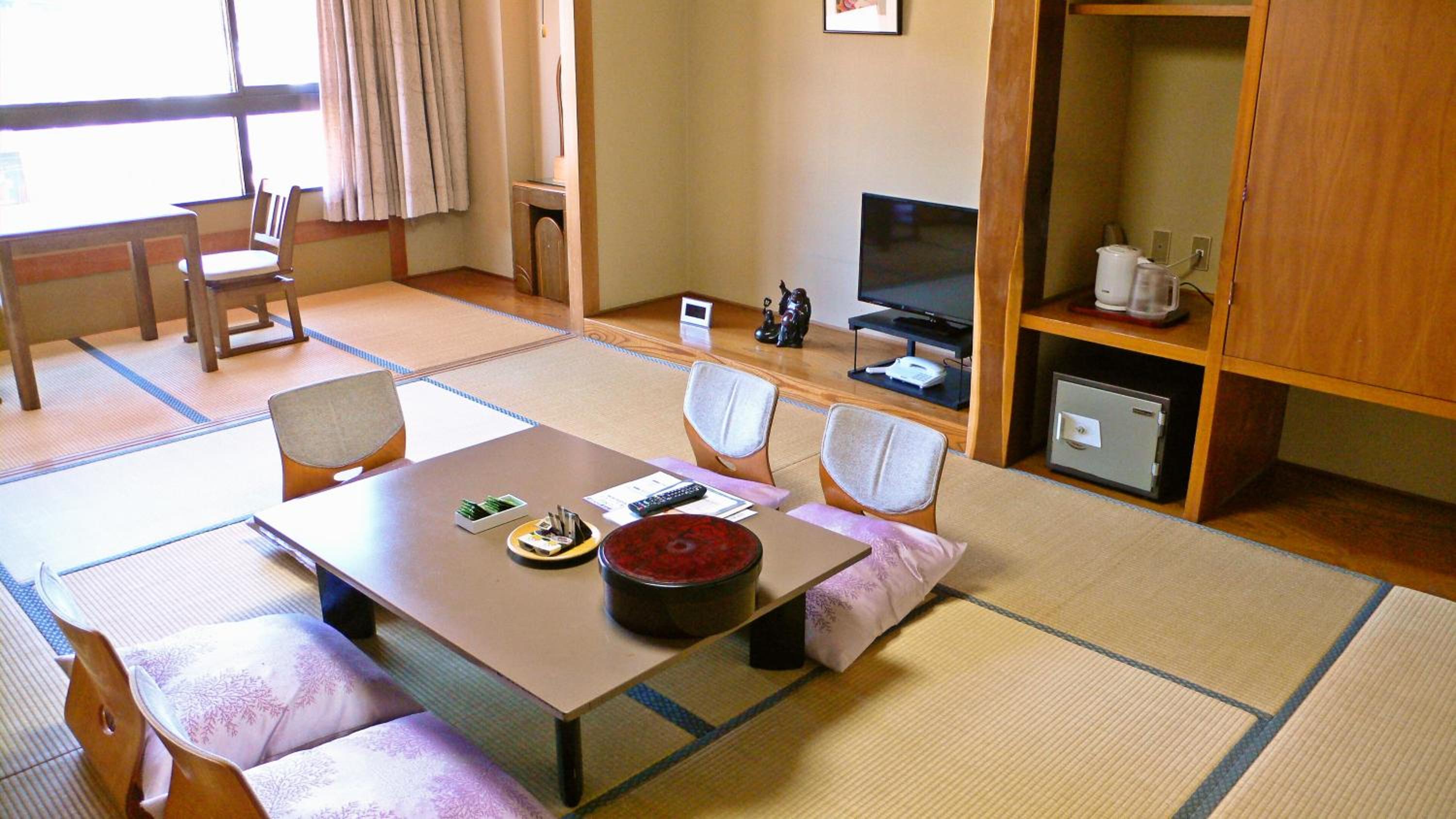 Superior Family Room photo 2