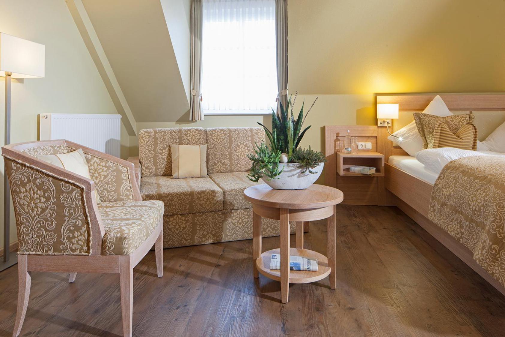 Comfort Double Room with Balcony thumbnail 5