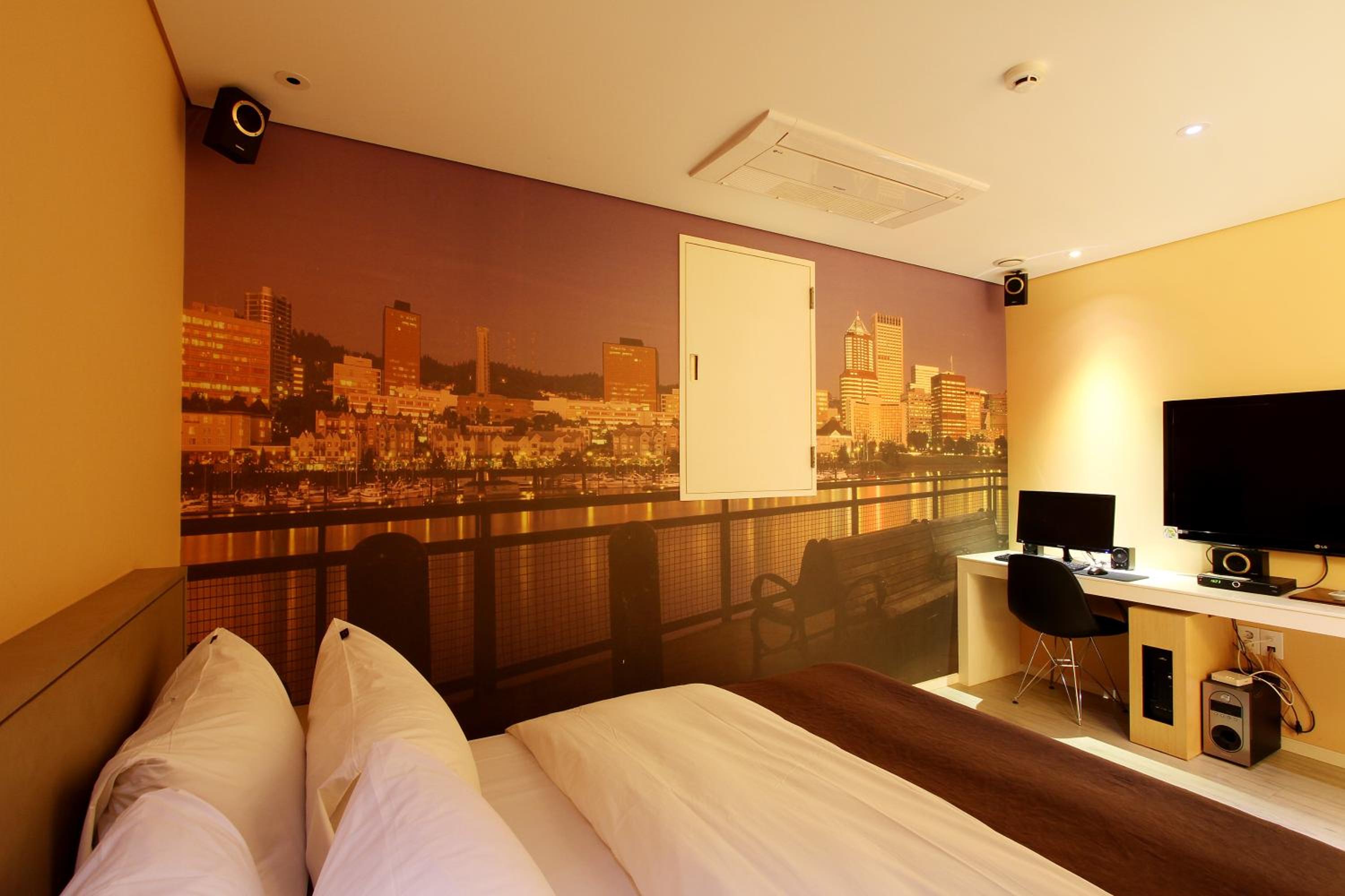 Standard Double Room - Photo 7