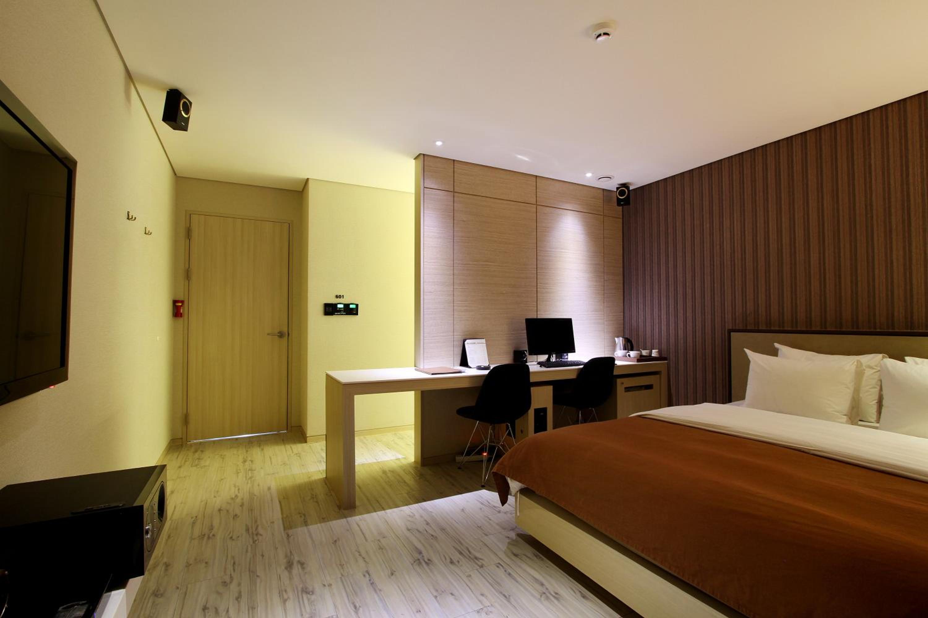 Standard Double Room - Photo 6