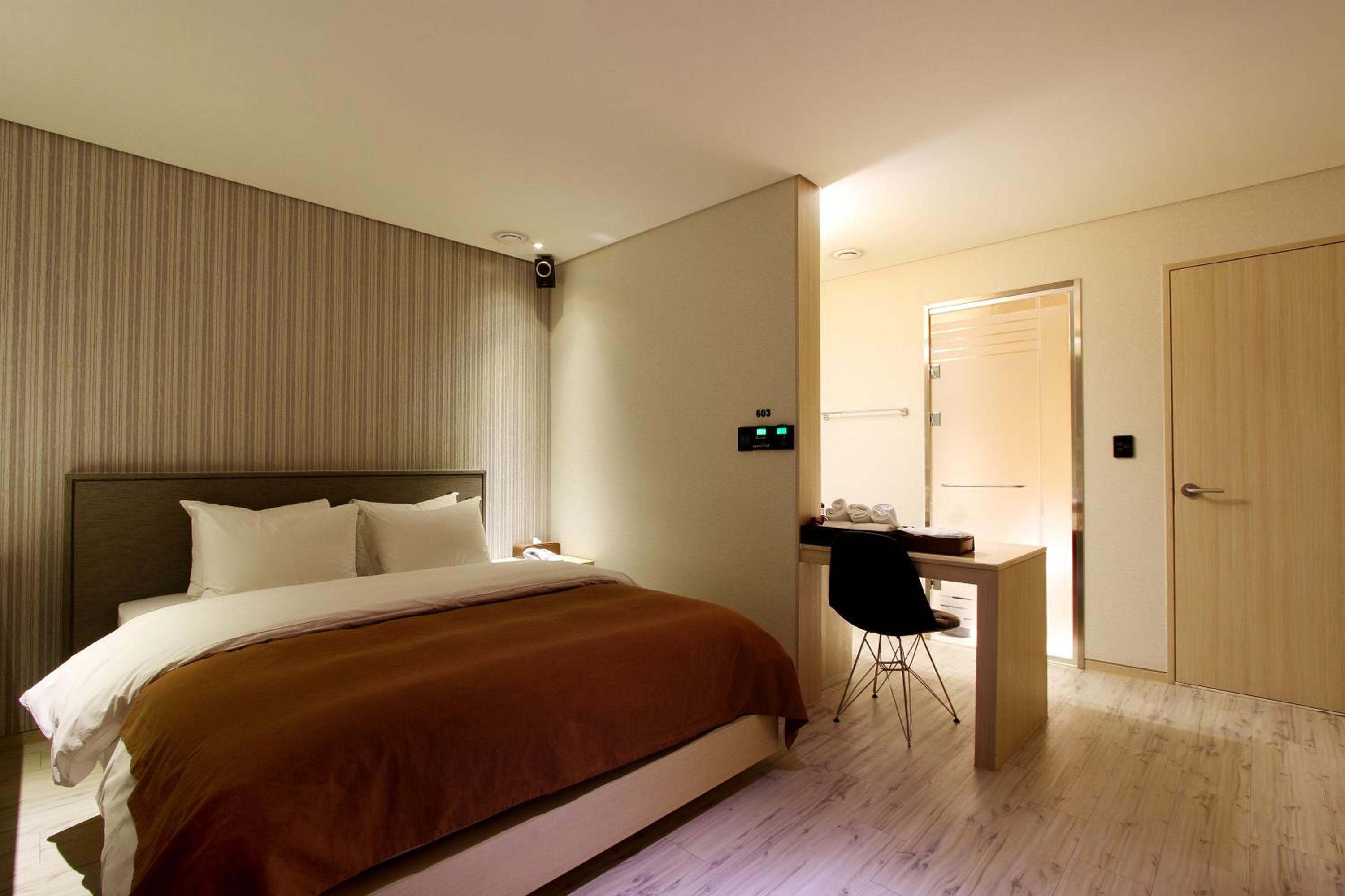 Standard Double Room - Photo 3