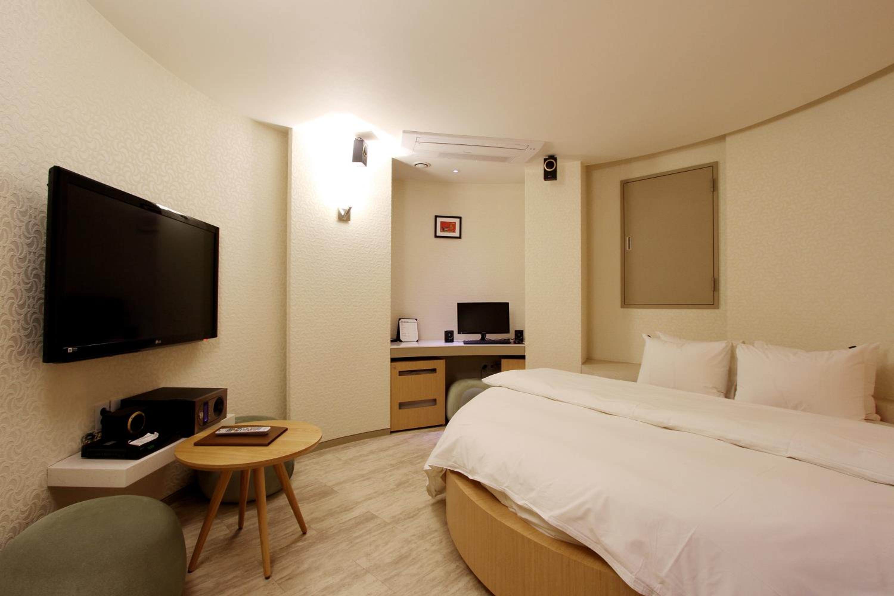 Deluxe Double Room - Photo 12