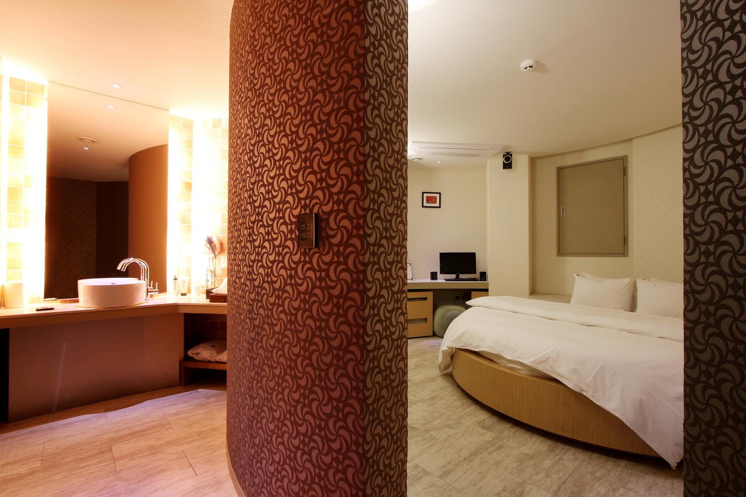 Deluxe Double Room - Photo 10