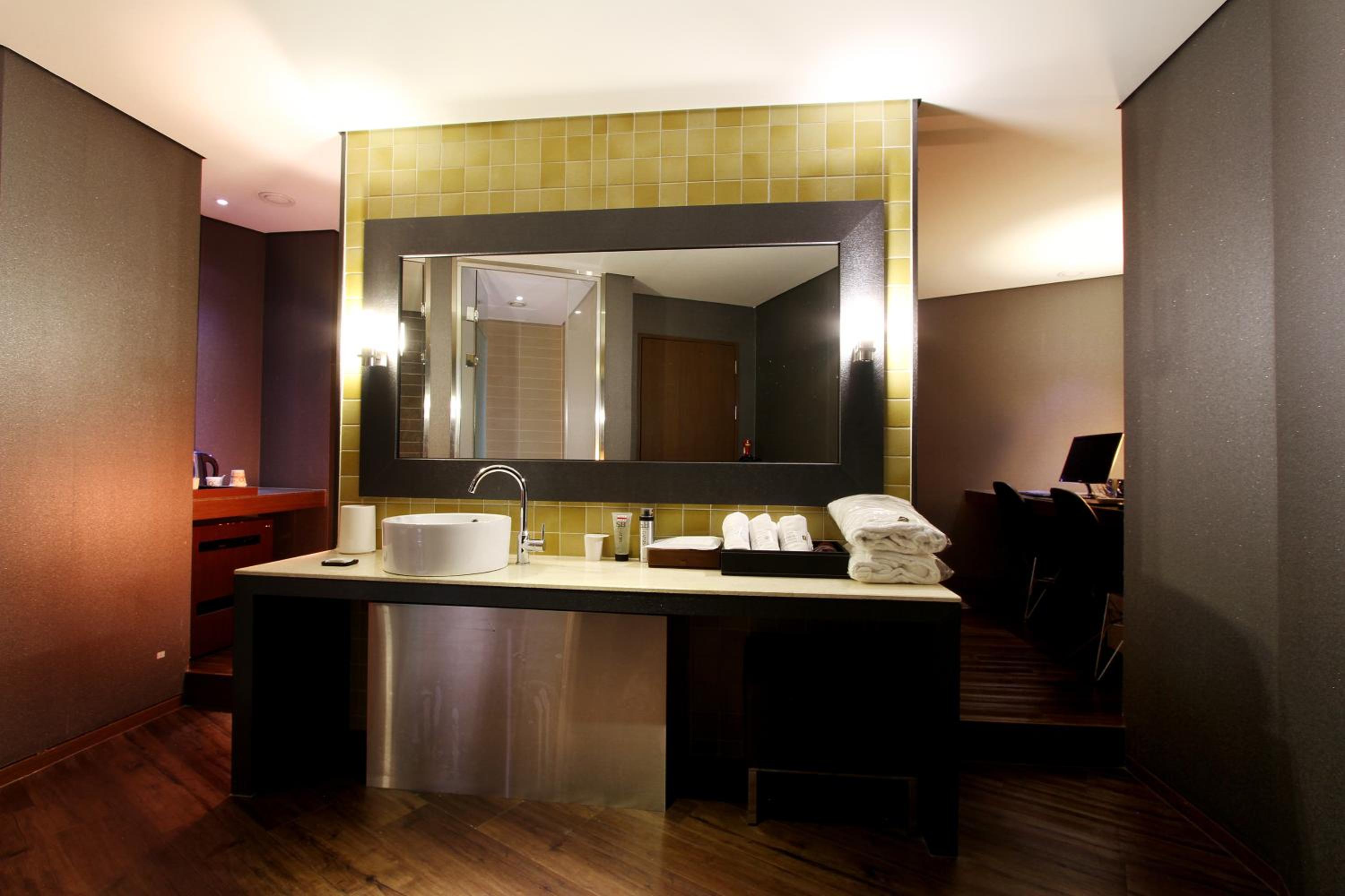 Deluxe Double Room - Photo 11