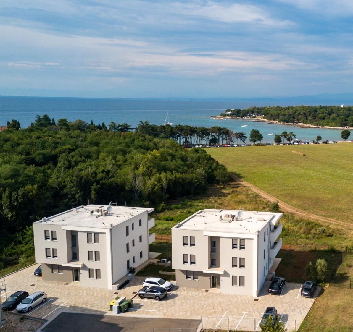 Deluxe Two-Bedroom Apartment with Garden View