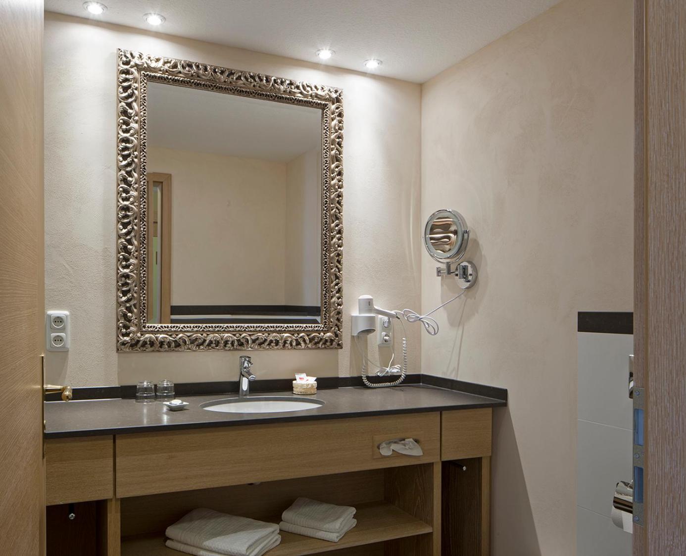 Comfort Double Room with Balcony - Photo 19