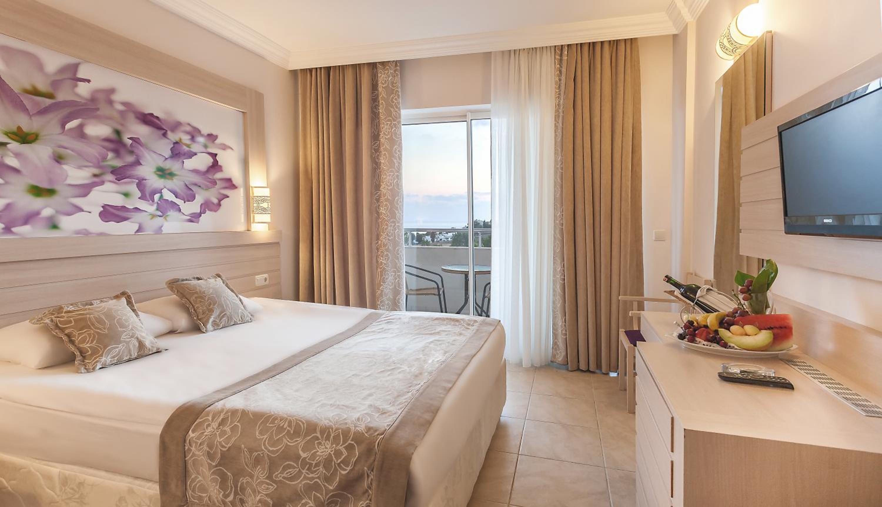 Double or Twin Room with Pool View photo 3