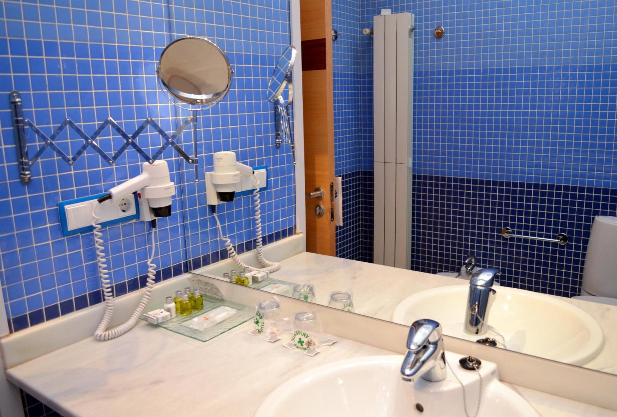 Double Room with Extra Bed photo 3