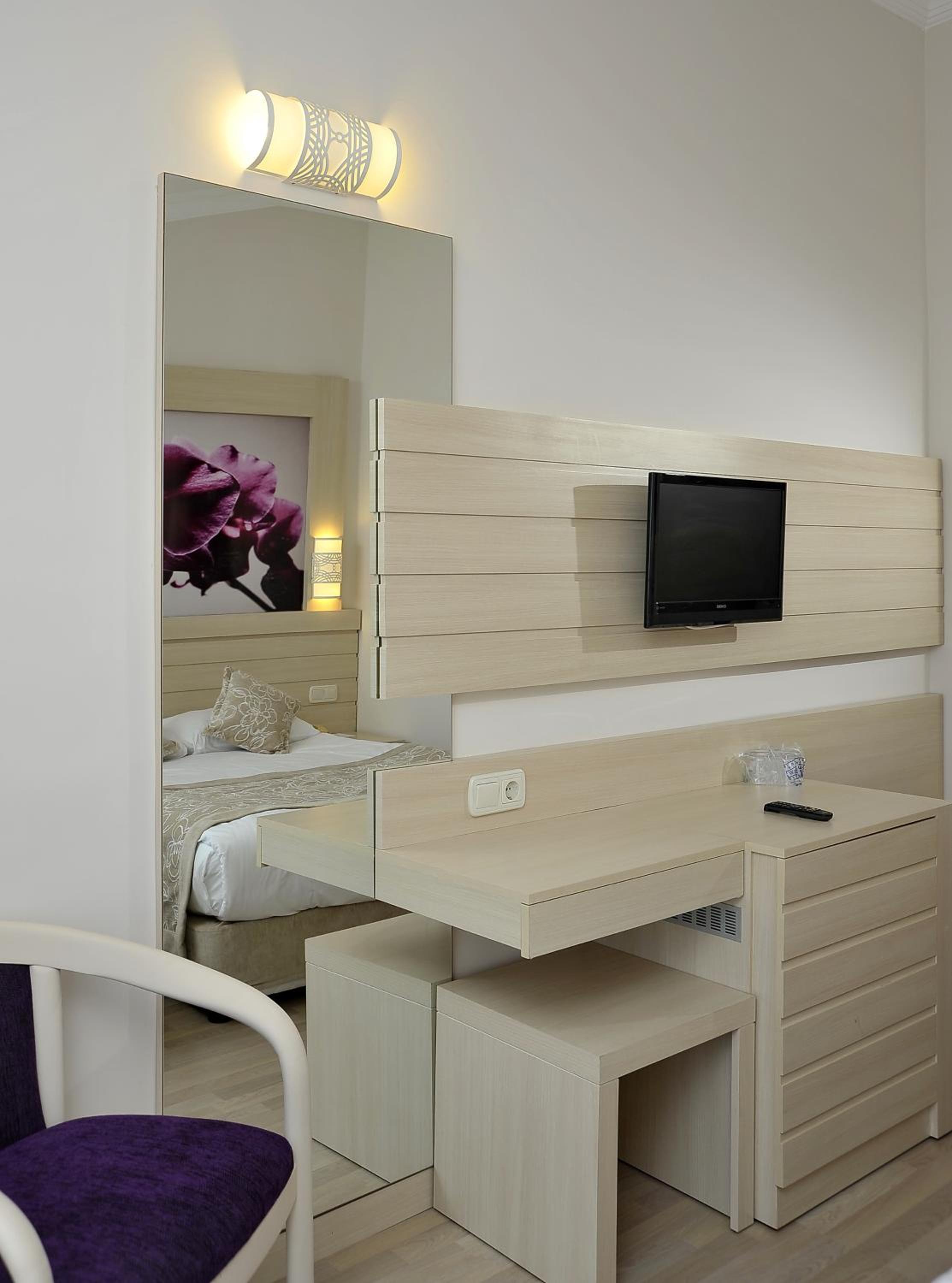 Double or Twin Room with Pool View photo 1